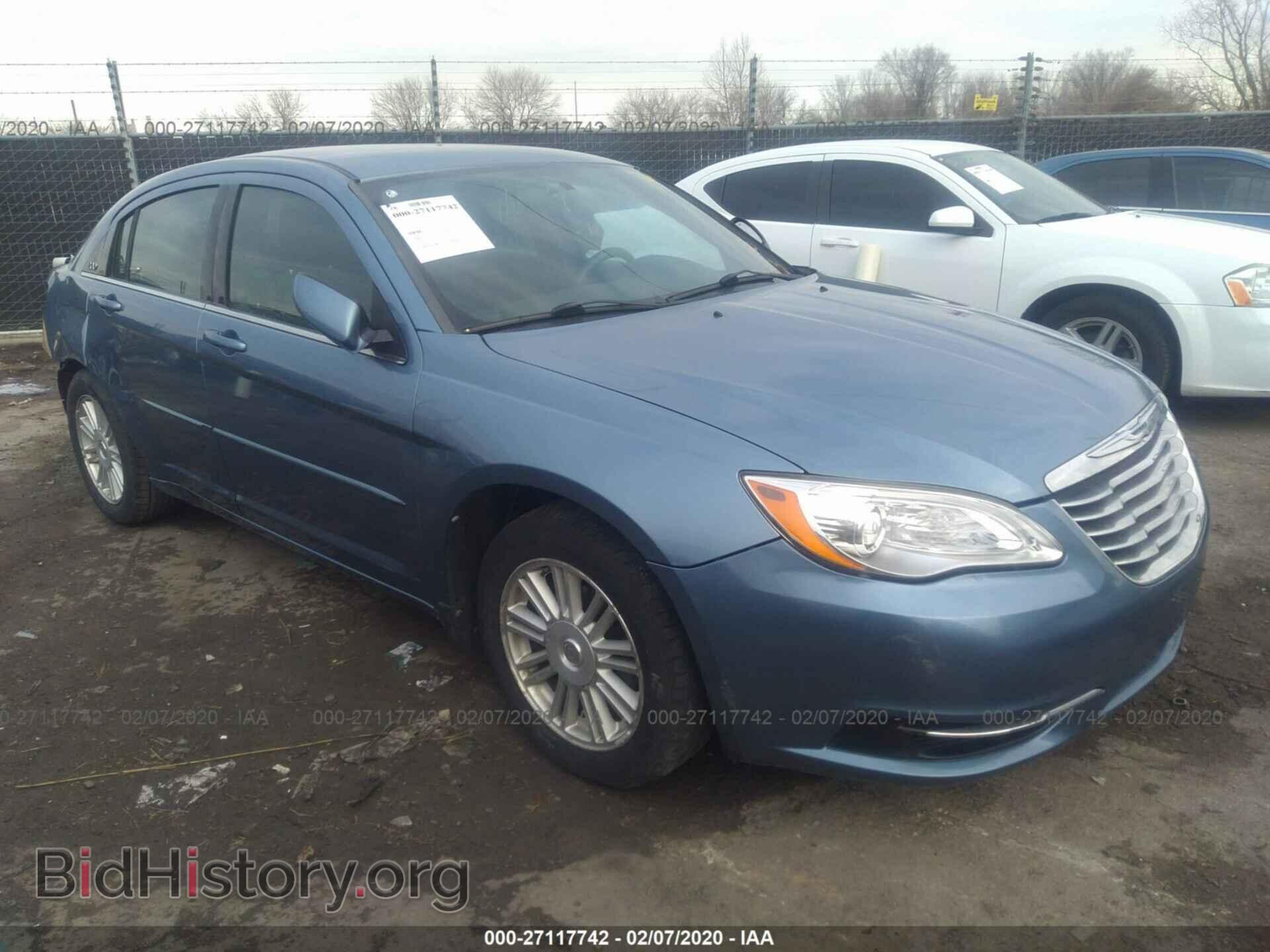 Photo 1C3BC4FB0BN588833 - CHRYSLER 200 2011