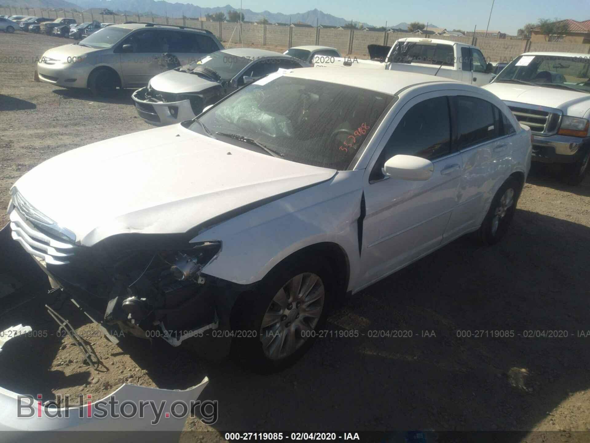 2011 CHRYSLER 200 - VIN: 1C3BC4FB3BN552988 - Photo 2