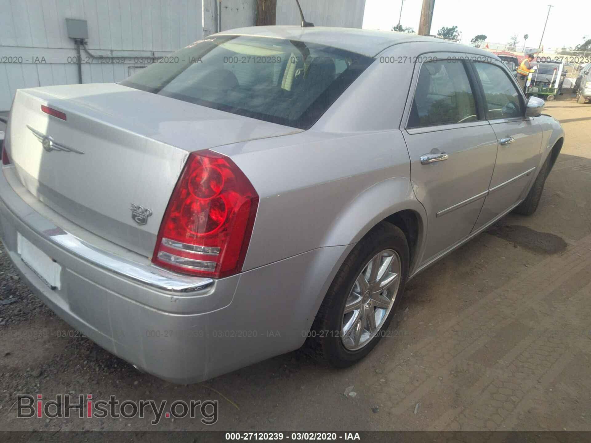 2008 CHRYSLER 300C - VIN: 2C3KA63H98H260418 - Фото 4