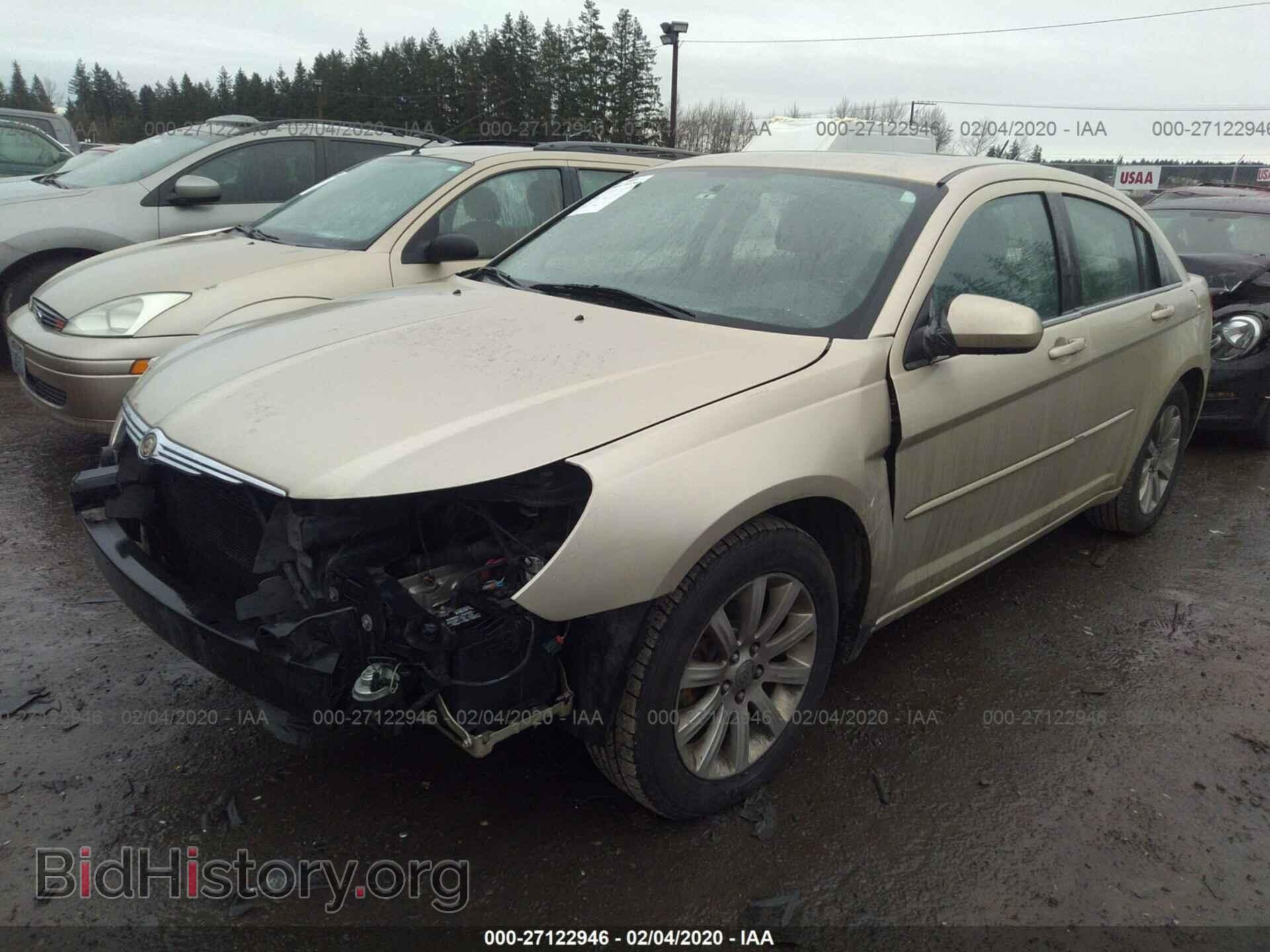 2010 CHRYSLER SEBRING - VIN: 1C3CC5FD8AN190747 - Фото 2