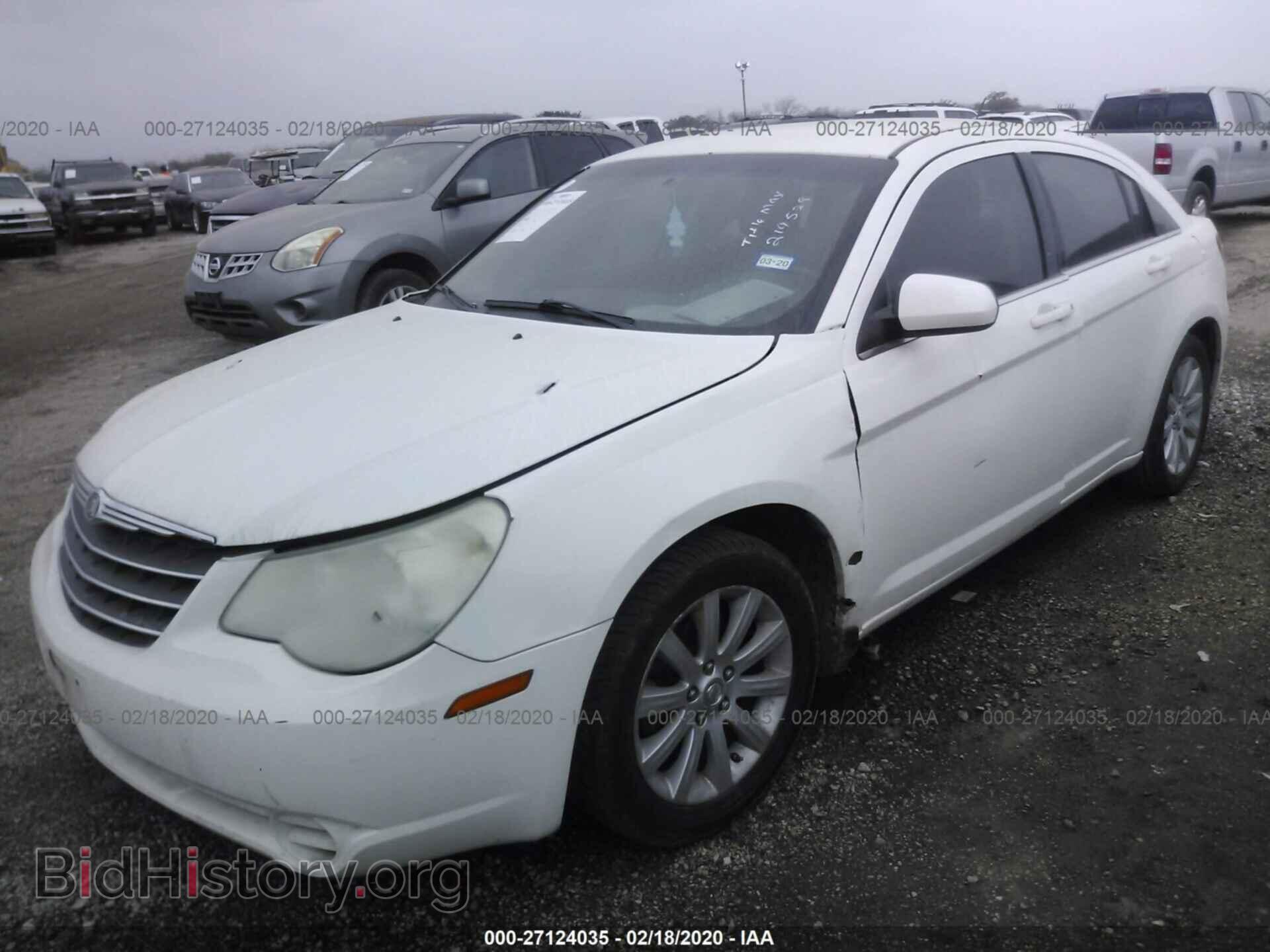 2010 CHRYSLER SEBRING - VIN: 1C3CC5FB2AN219528 - Фото 2