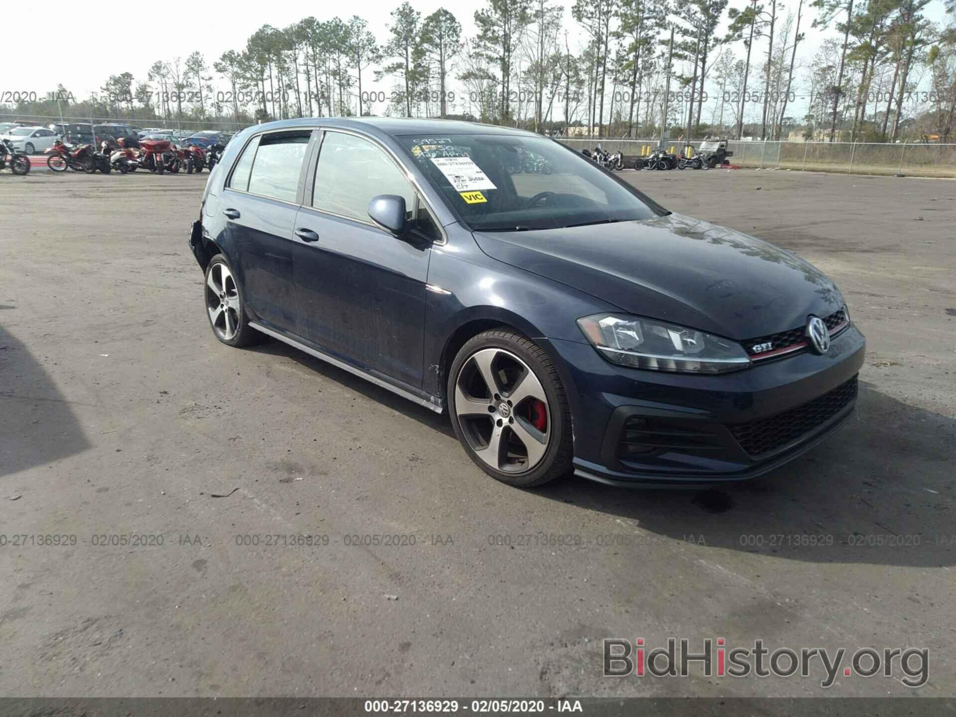 Photo 3VW547AU7JM290723 - VOLKSWAGEN GTI 2018