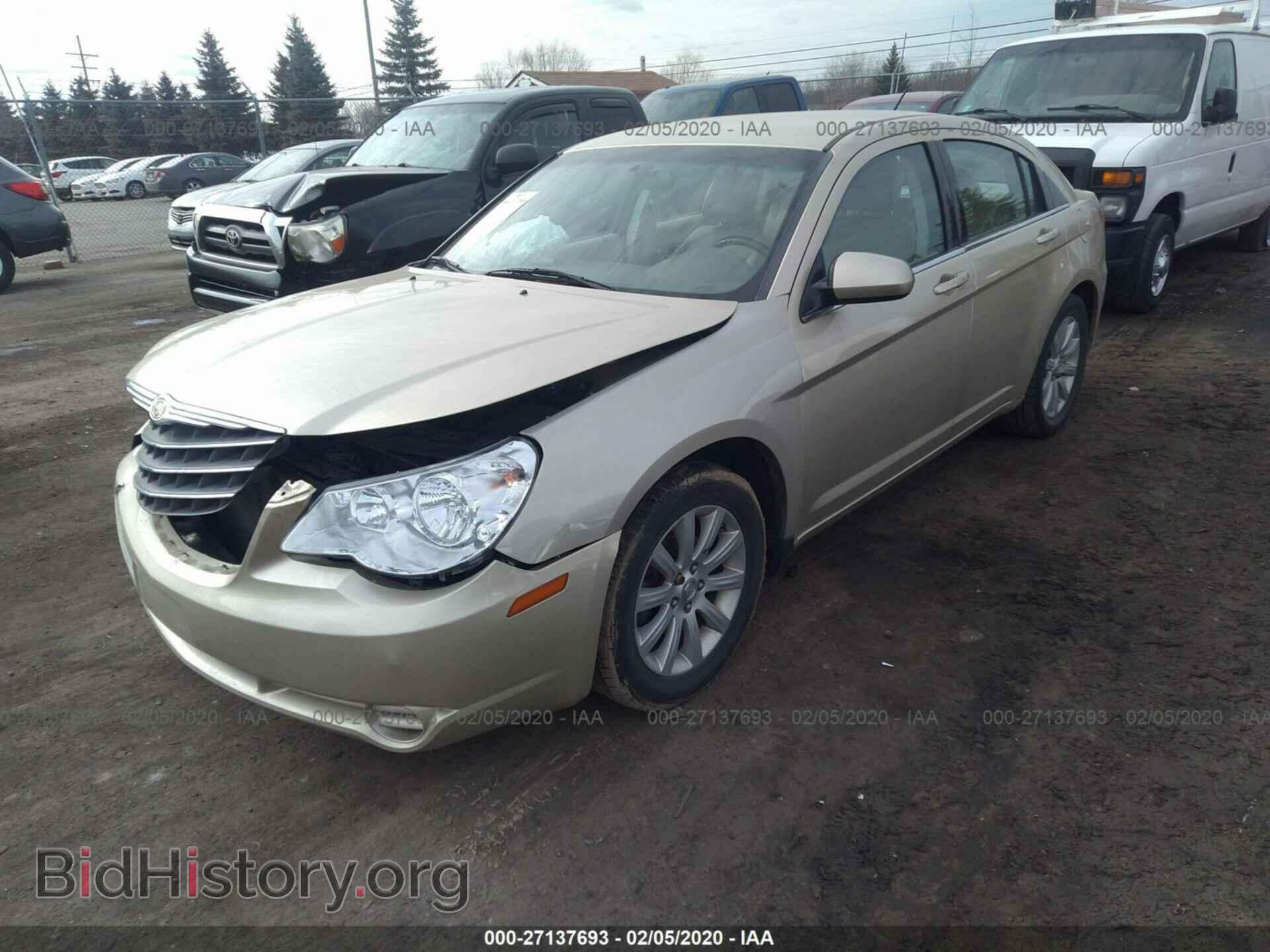 2010 CHRYSLER SEBRING - VIN: 1C3CC5FB3AN195319 - Фото 2