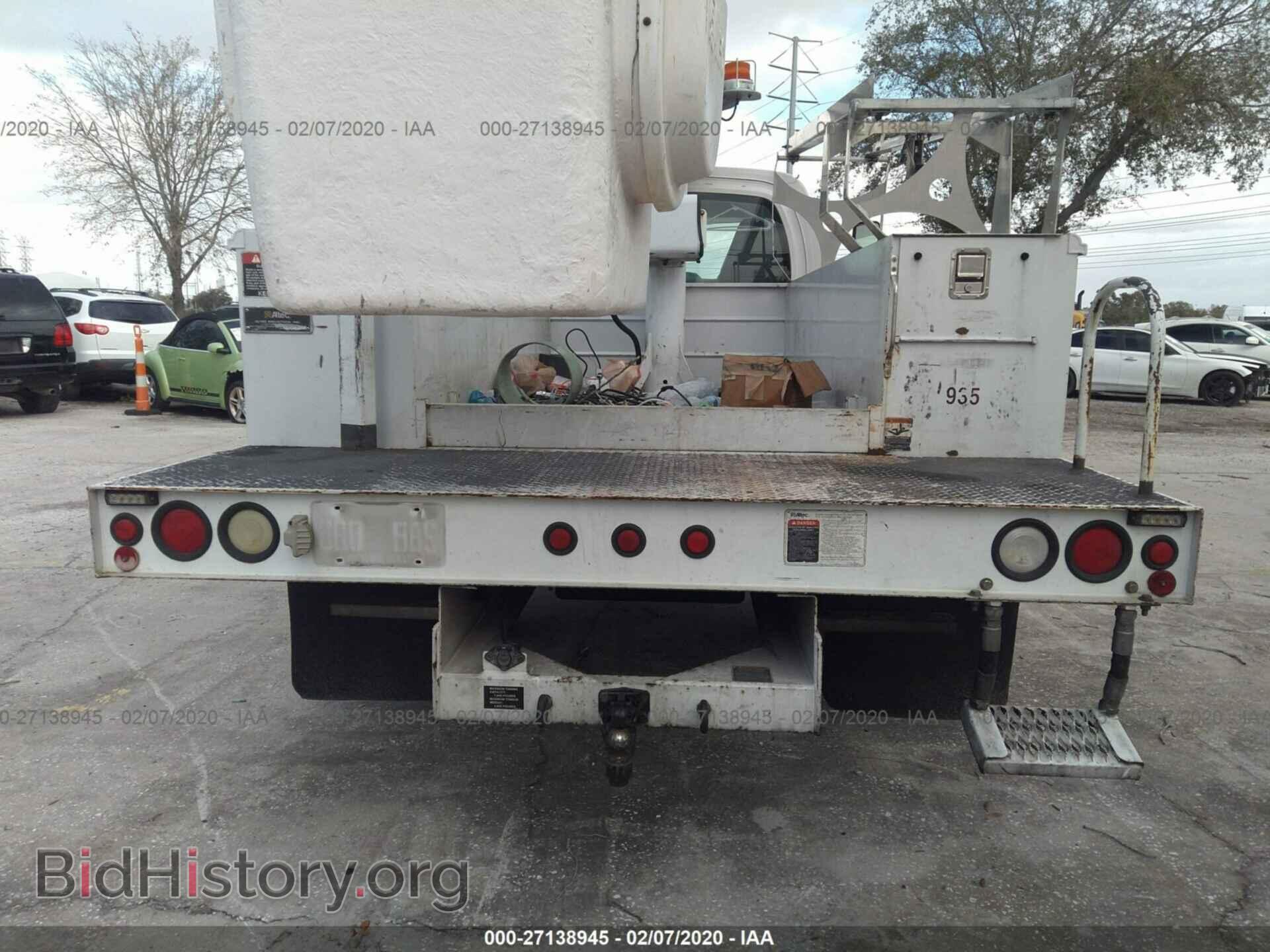 2008 GMC C4500 (VIN 1GDE4C1948F402536) — photo 8 of 11