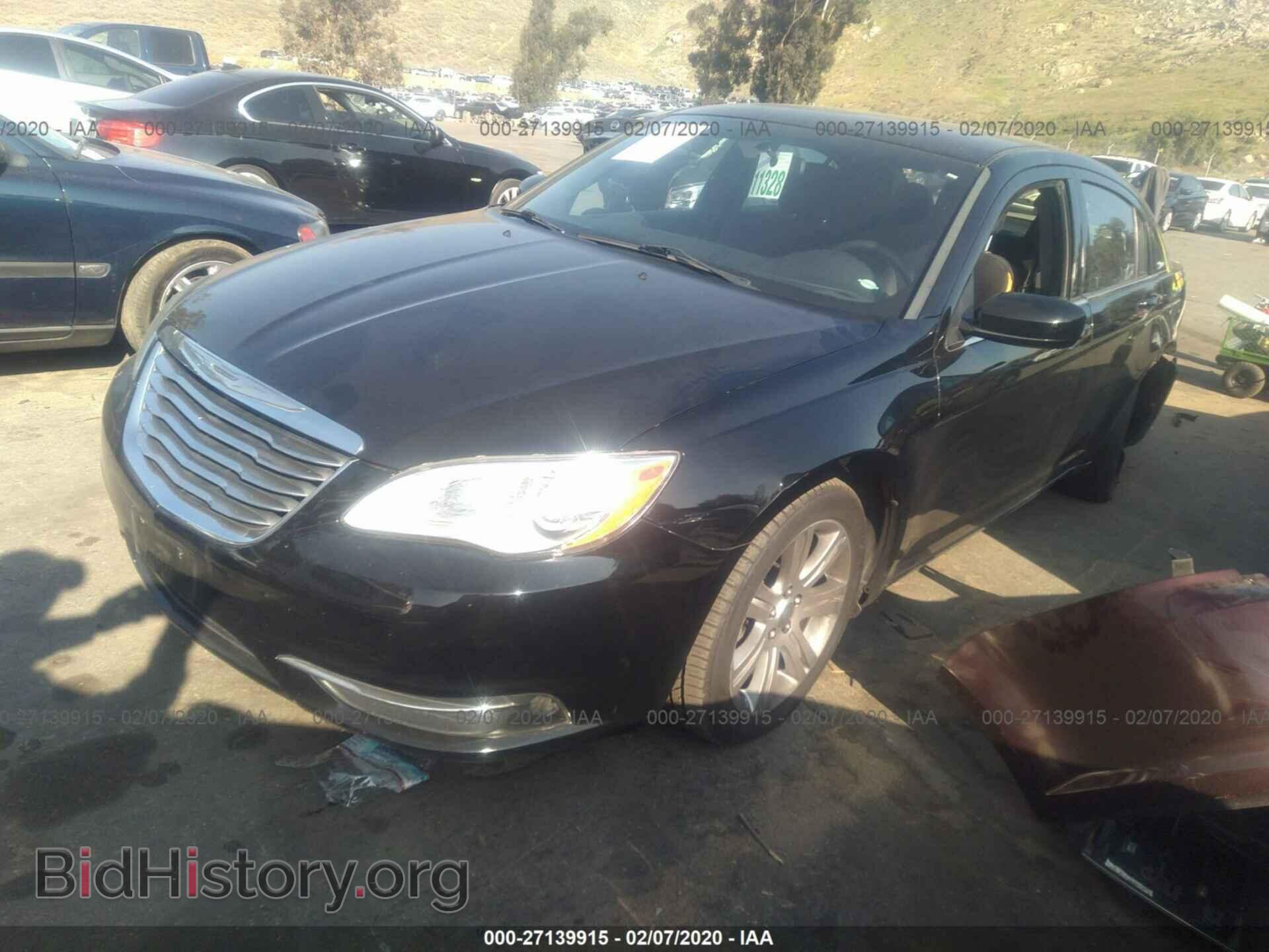 2013 CHRYSLER 200 - VIN: 1C3CCBAB2DN647786 - Photo 2