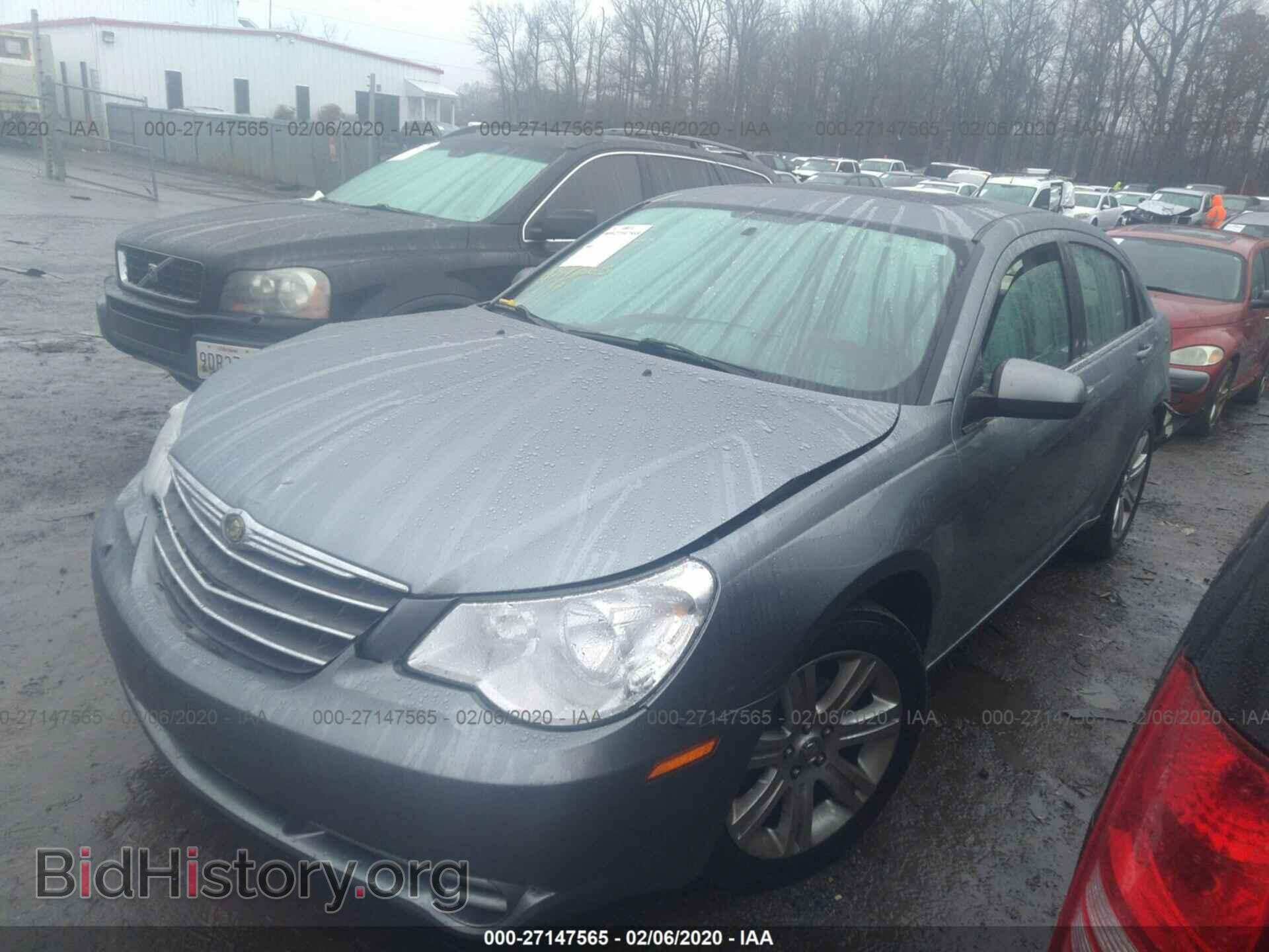 2010 CHRYSLER SEBRING - VIN: 1C3CC5FV3AN231097 - Фото 2