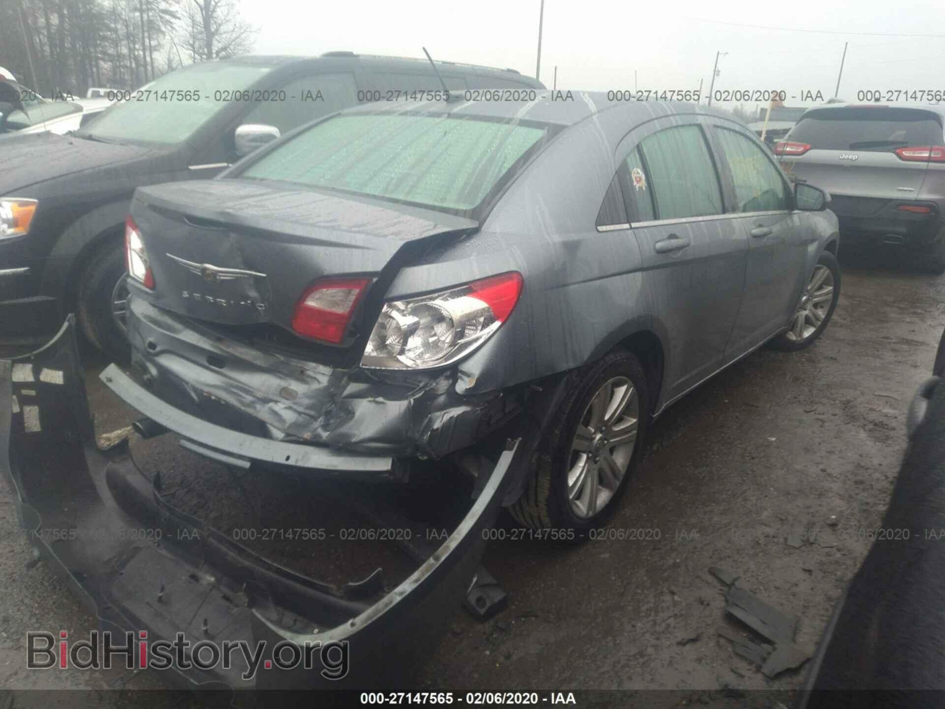 2010 CHRYSLER SEBRING - VIN: 1C3CC5FV3AN231097 - Фото 4