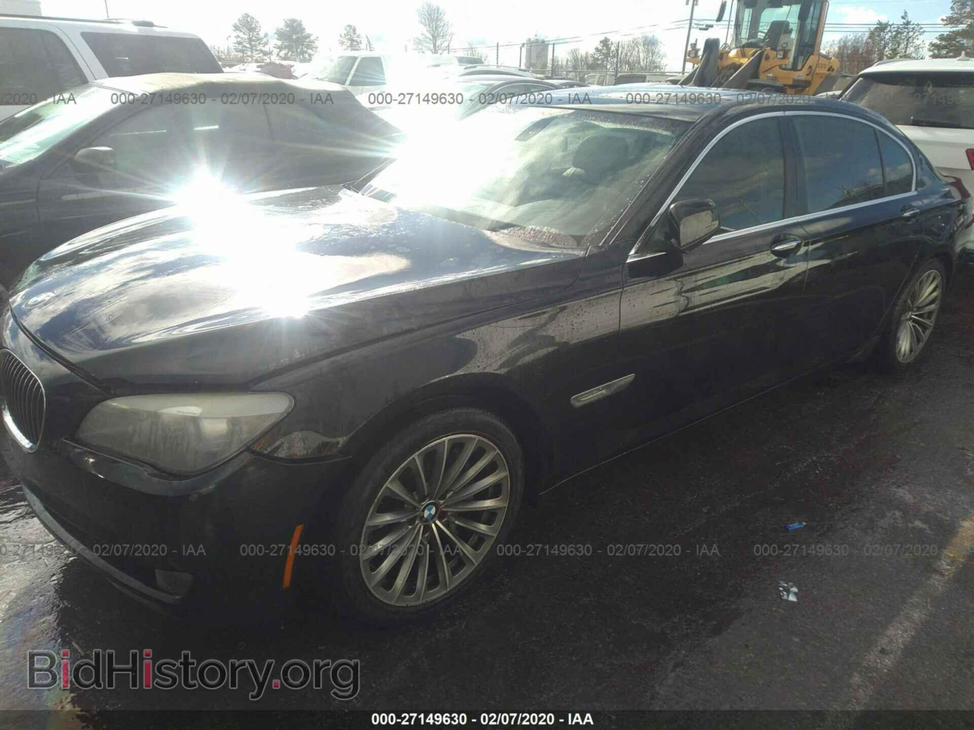 2012 BMW 740 - VIN: WBAKB4C58CC576260 - Фото 2
