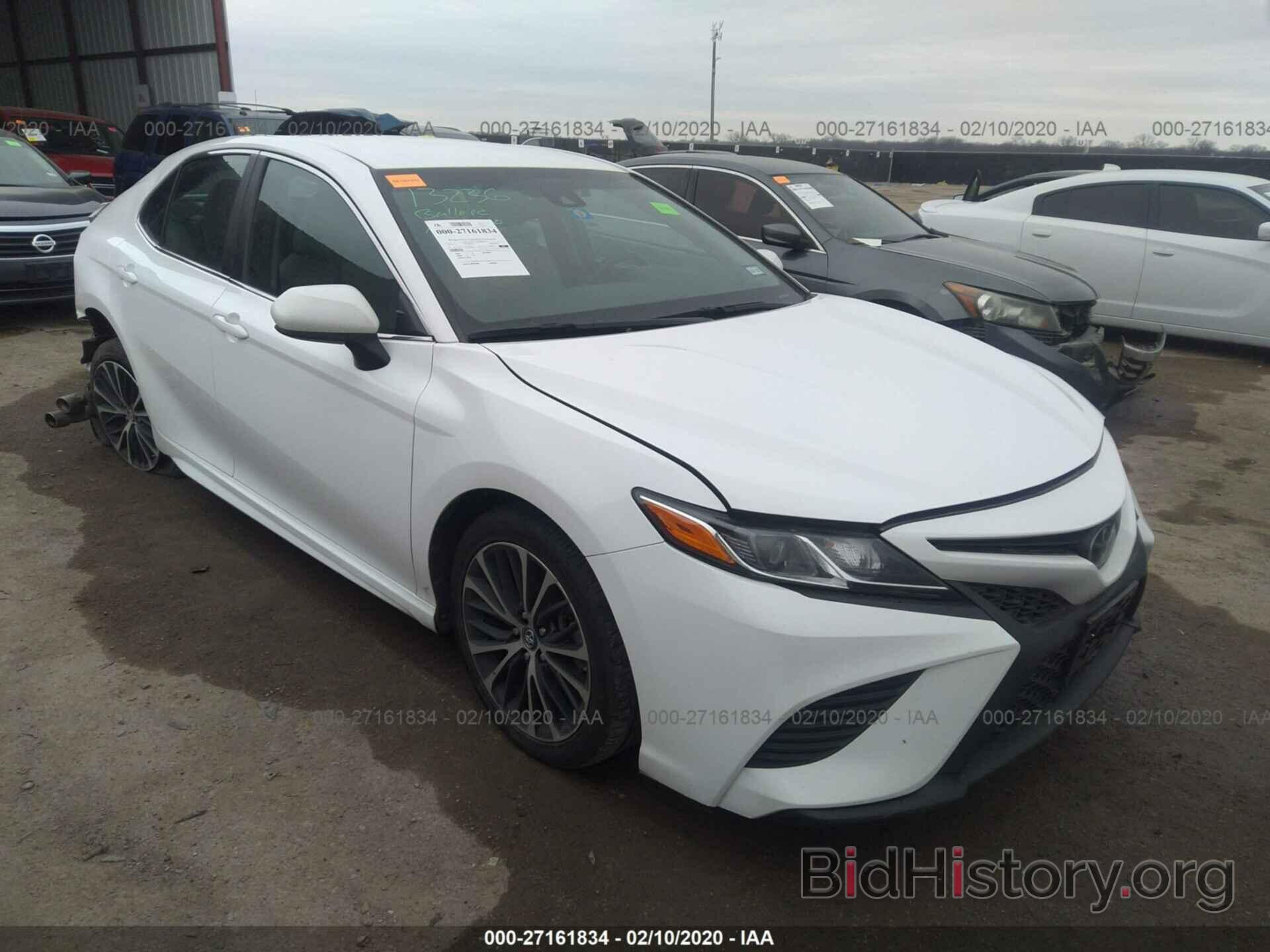 Photo 4T1B11HK1JU061252 - TOYOTA CAMRY 2018