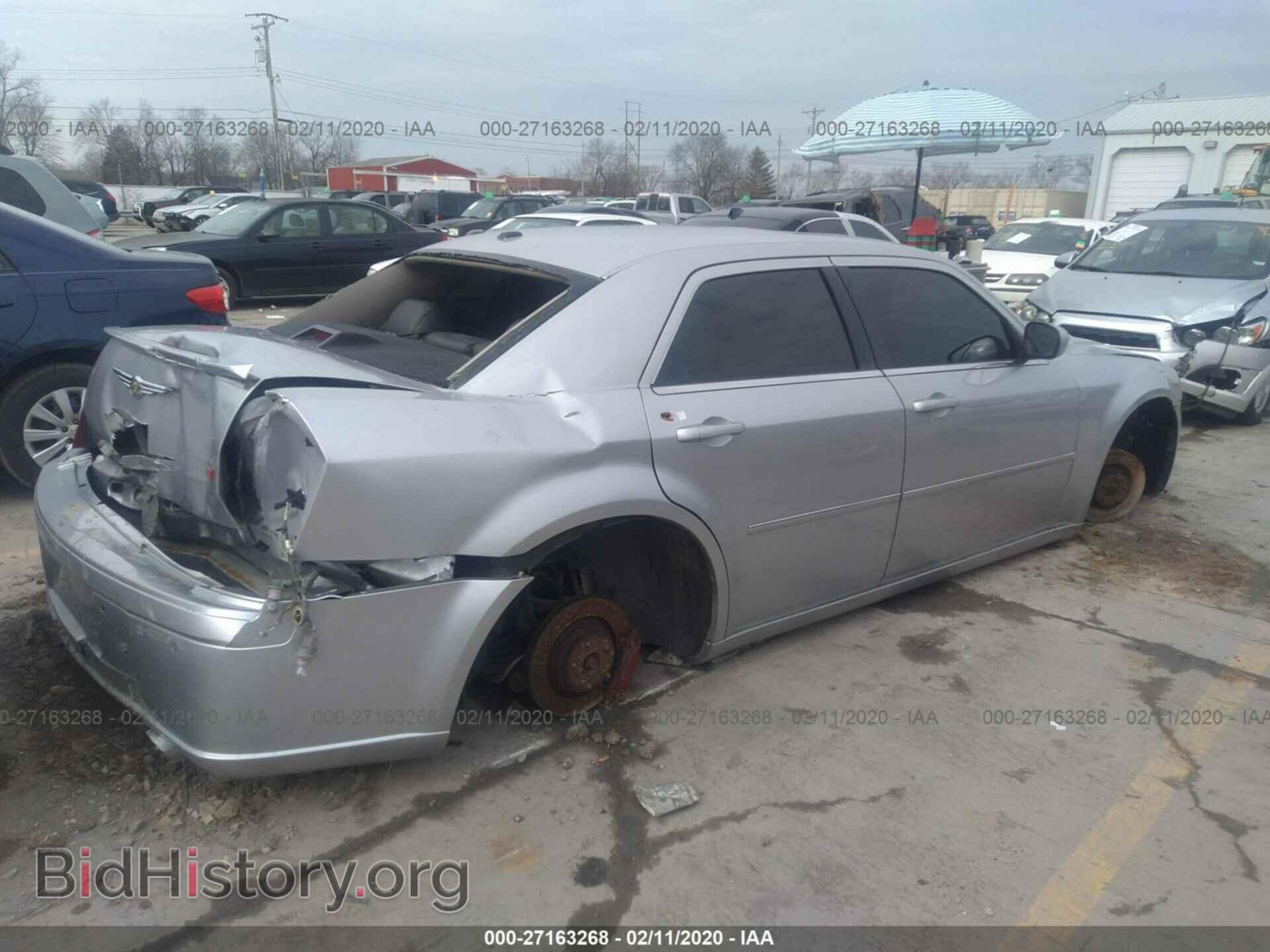 2007 CHRYSLER 300C - VIN: 2C3KA73W27H601497 - Фото 4