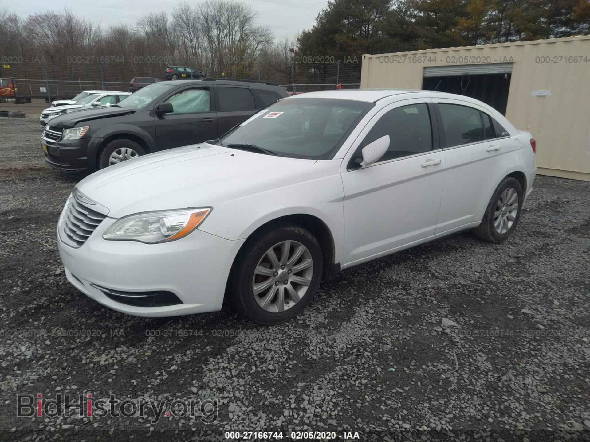 2013 CHRYSLER 200 - VIN: 1C3CCBBB8DN764612 - Фото 2