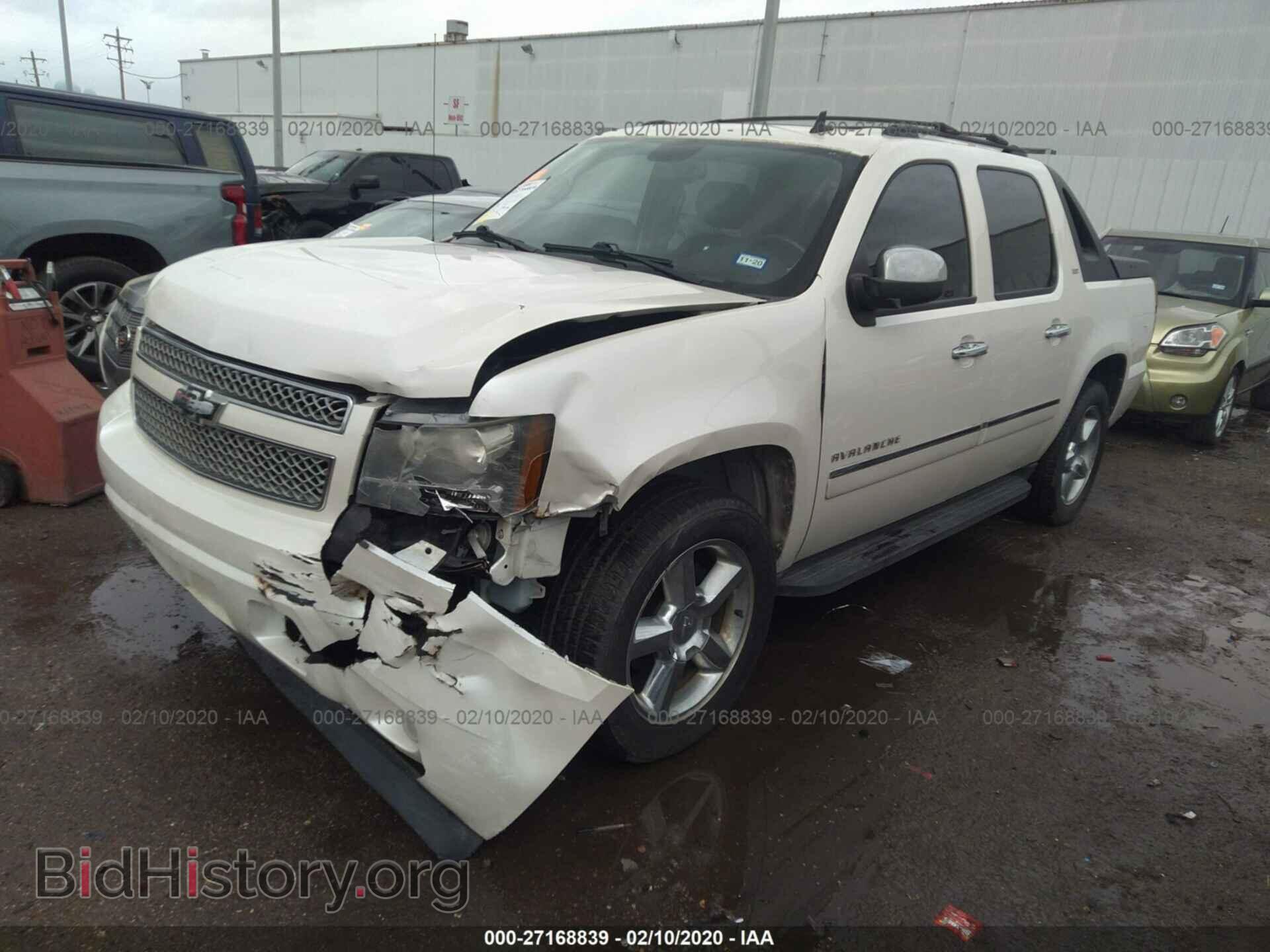 2011 CHEVROLET AVALANCHE - VIN: 3GNMCGE09BG228076 - Фото 2