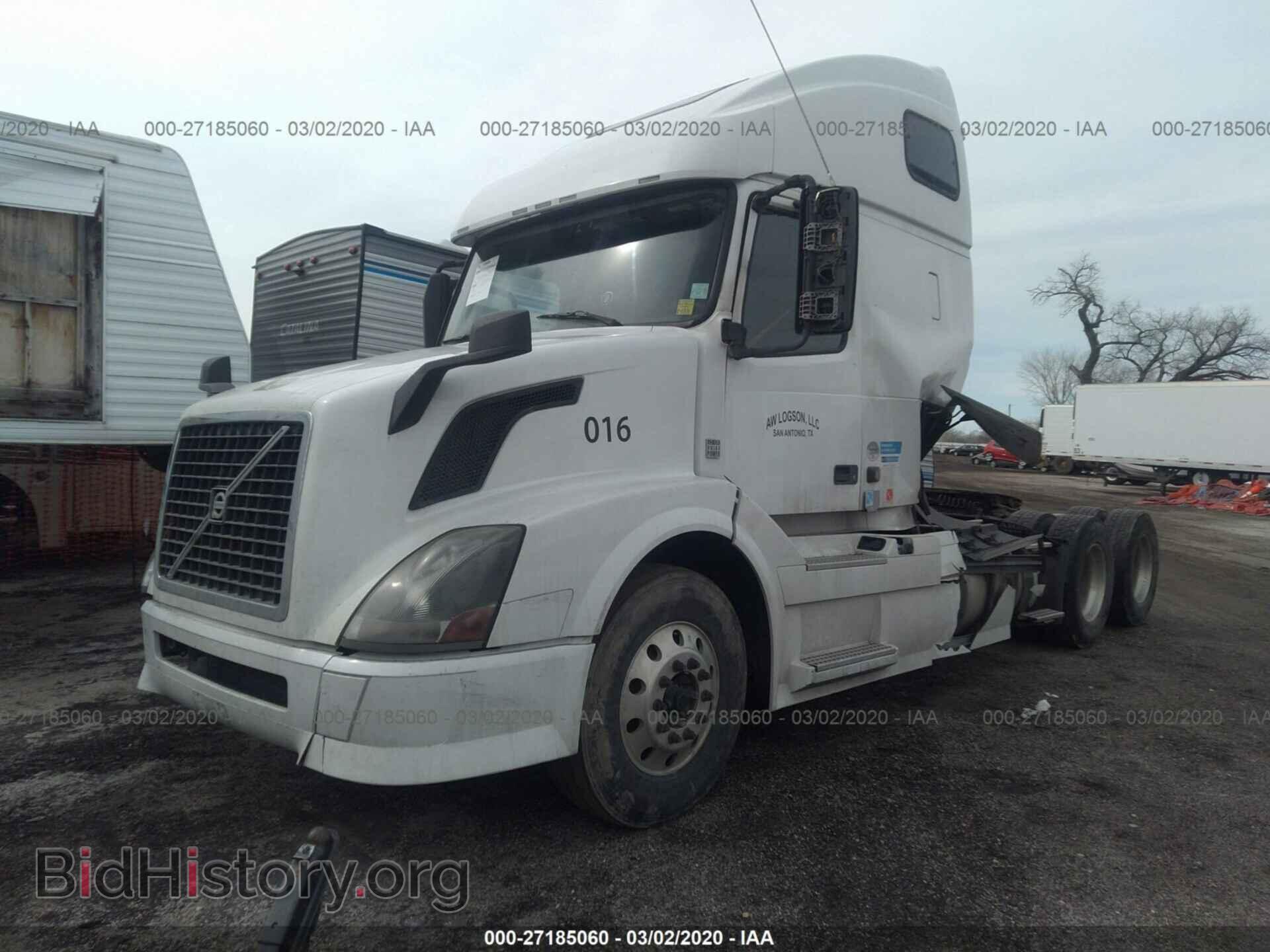 2014 VOLVO VN - VIN: 4V4NC9EH0EN174956 - Фото 2