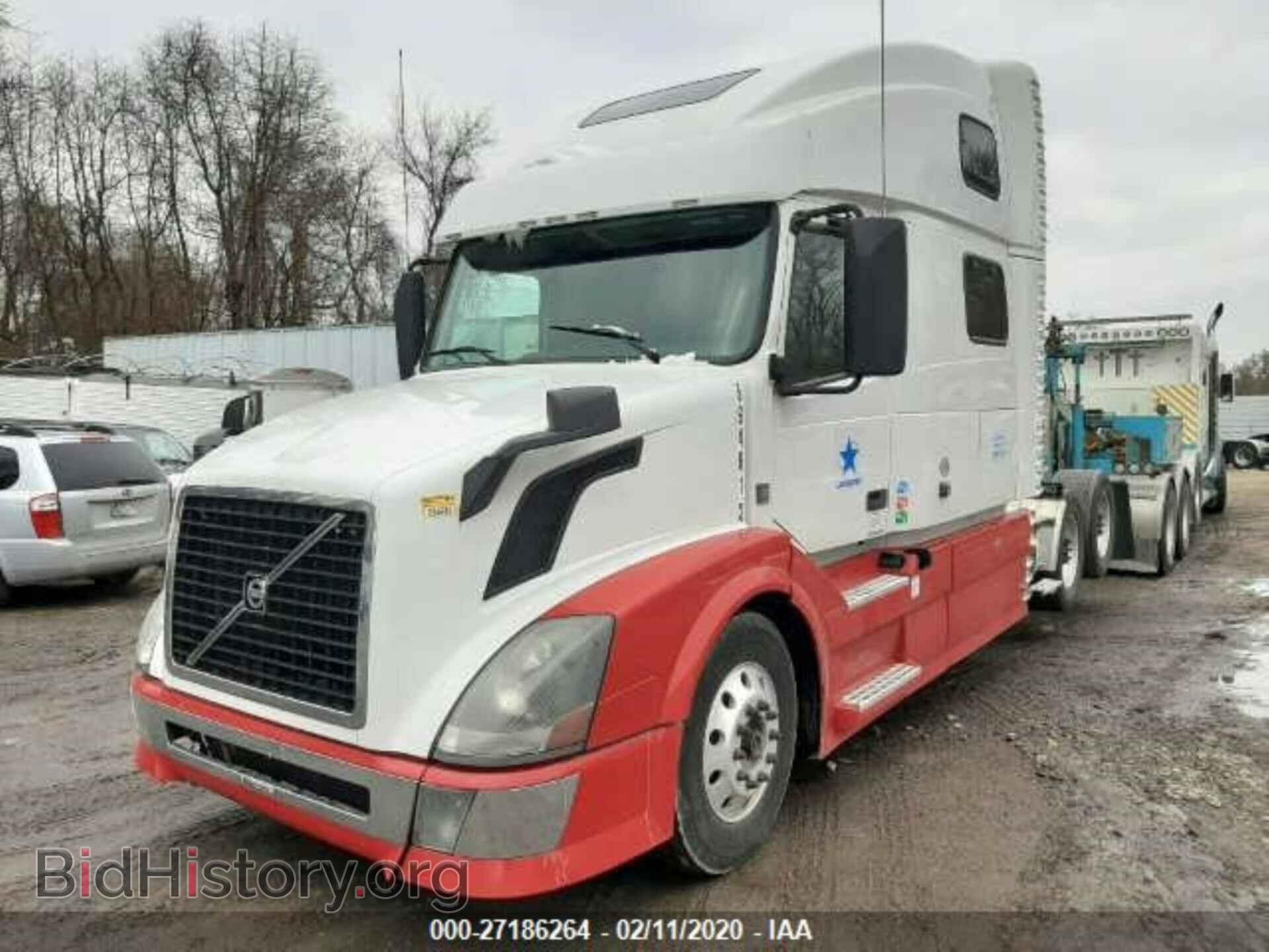 2013 VOLVO VN - VIN: 4V4NC9EH5DN565602 - Фото 2