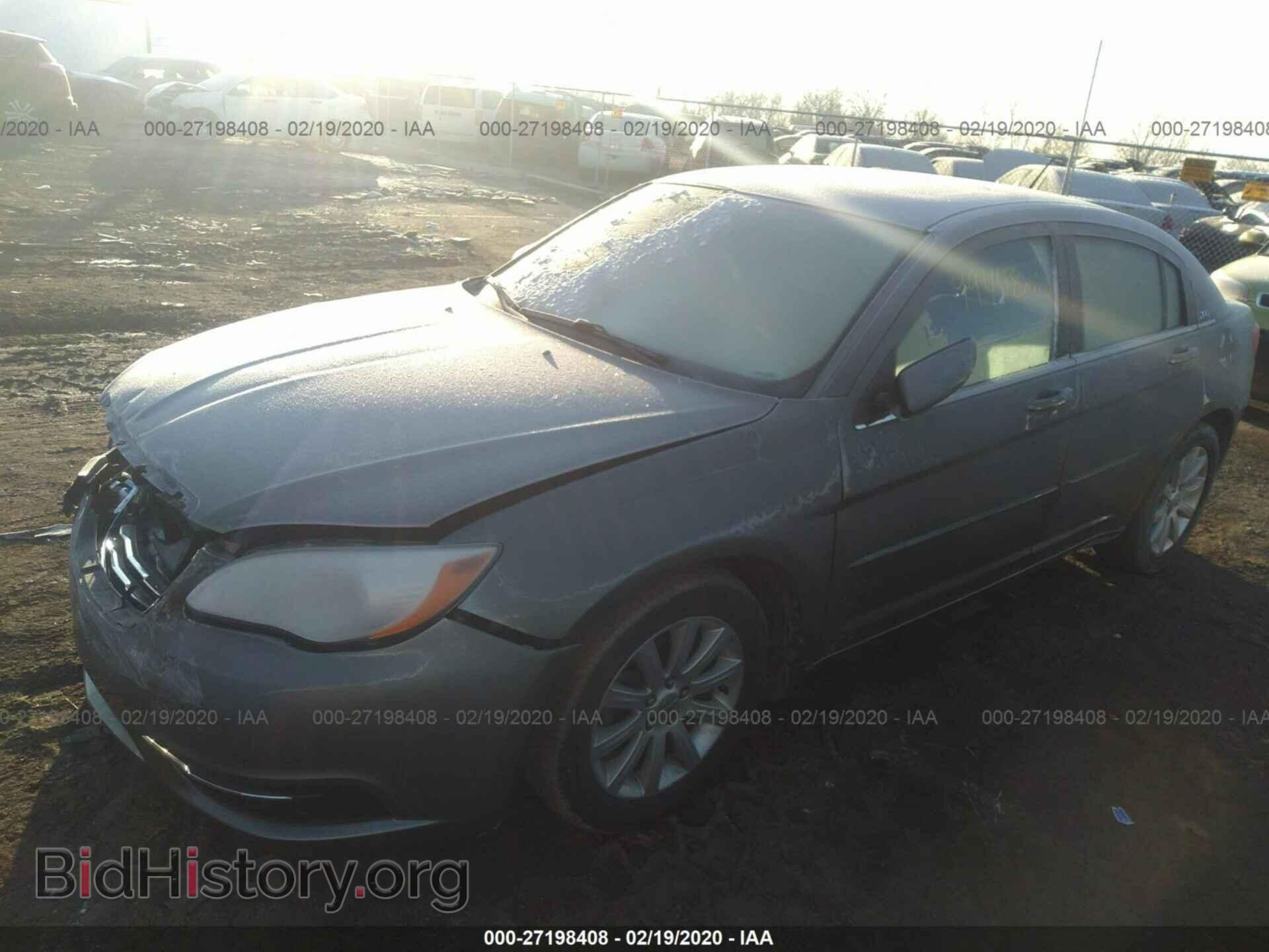 2013 CHRYSLER 200 - VIN: 1C3CCBBG9DN731811 - Фото 2