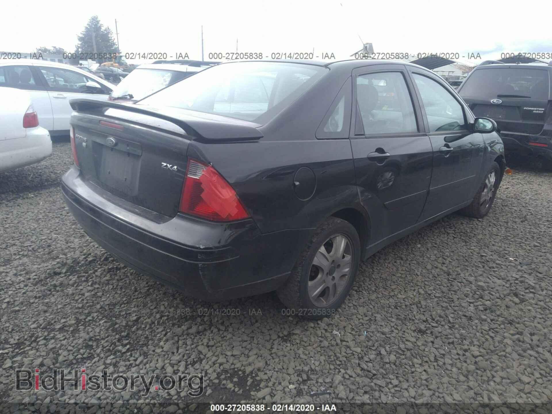 2005 Ford Focus - VIN: 1FAHP38Z25W152150 - Фото 4