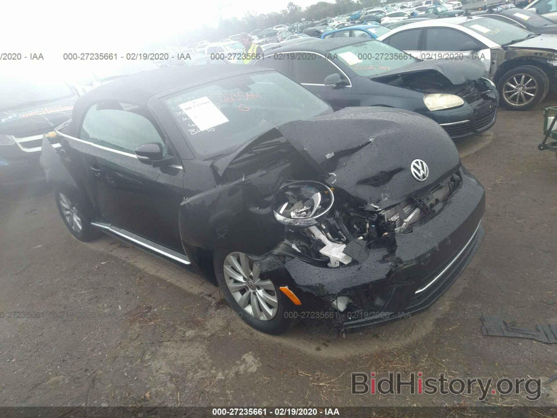 Photo 3VW517AT0HM811534 - VOLKSWAGEN BEETLE 2017