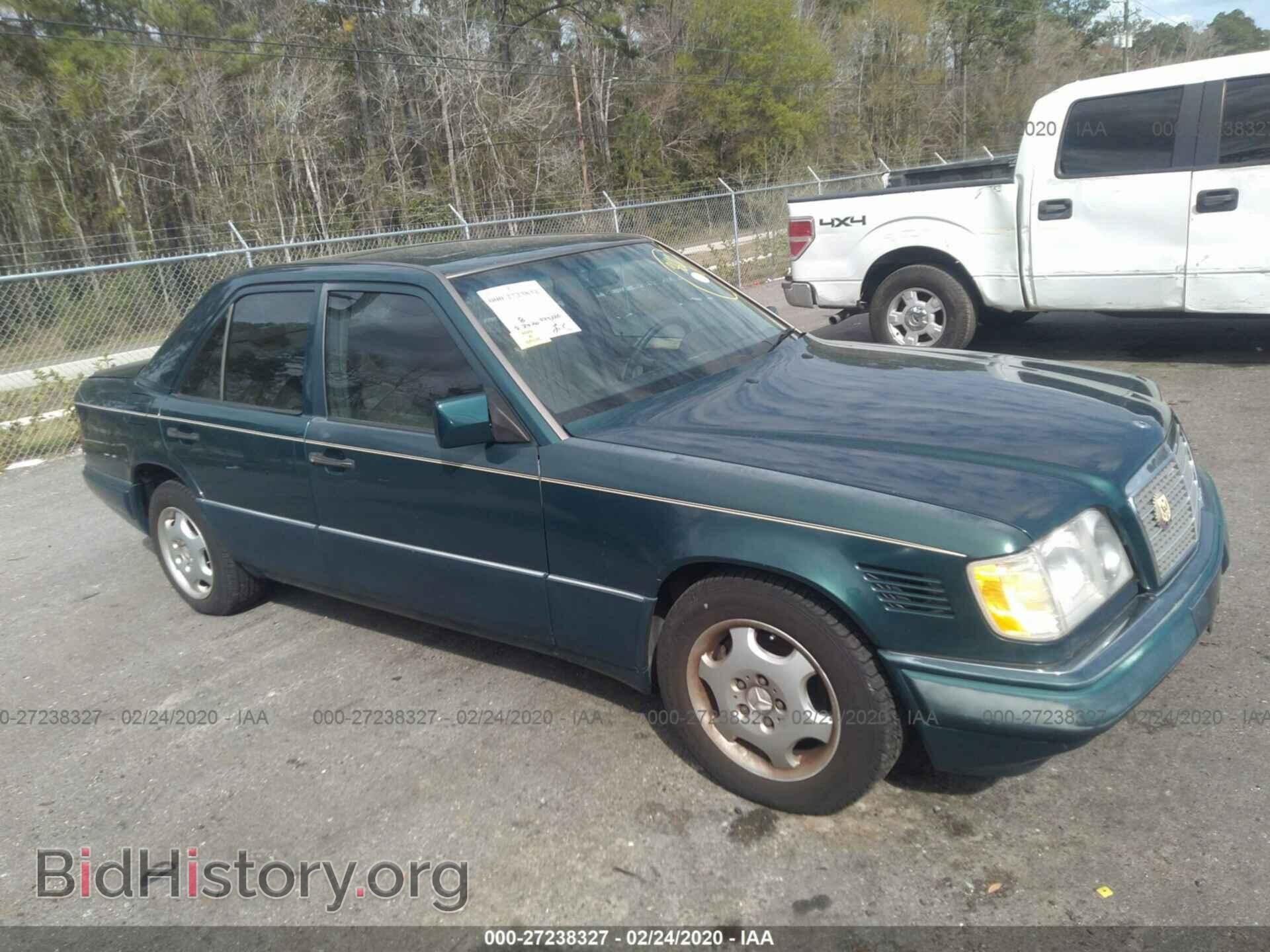 Photo WDBEB31E7SC231182 - MERCEDES-BENZ E 1995