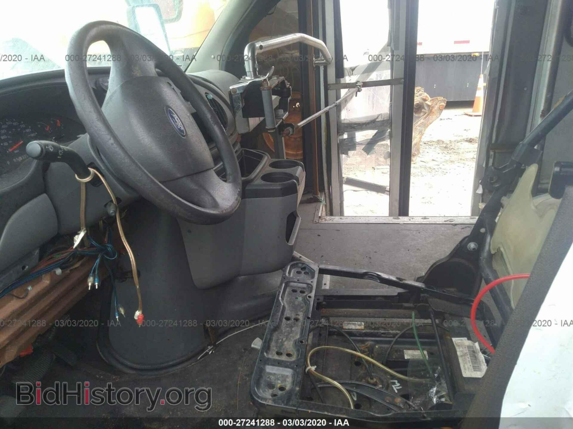 2006 FORD ECONOLINE - VIN: 1FDXE45S16DB26110 - Фото 5