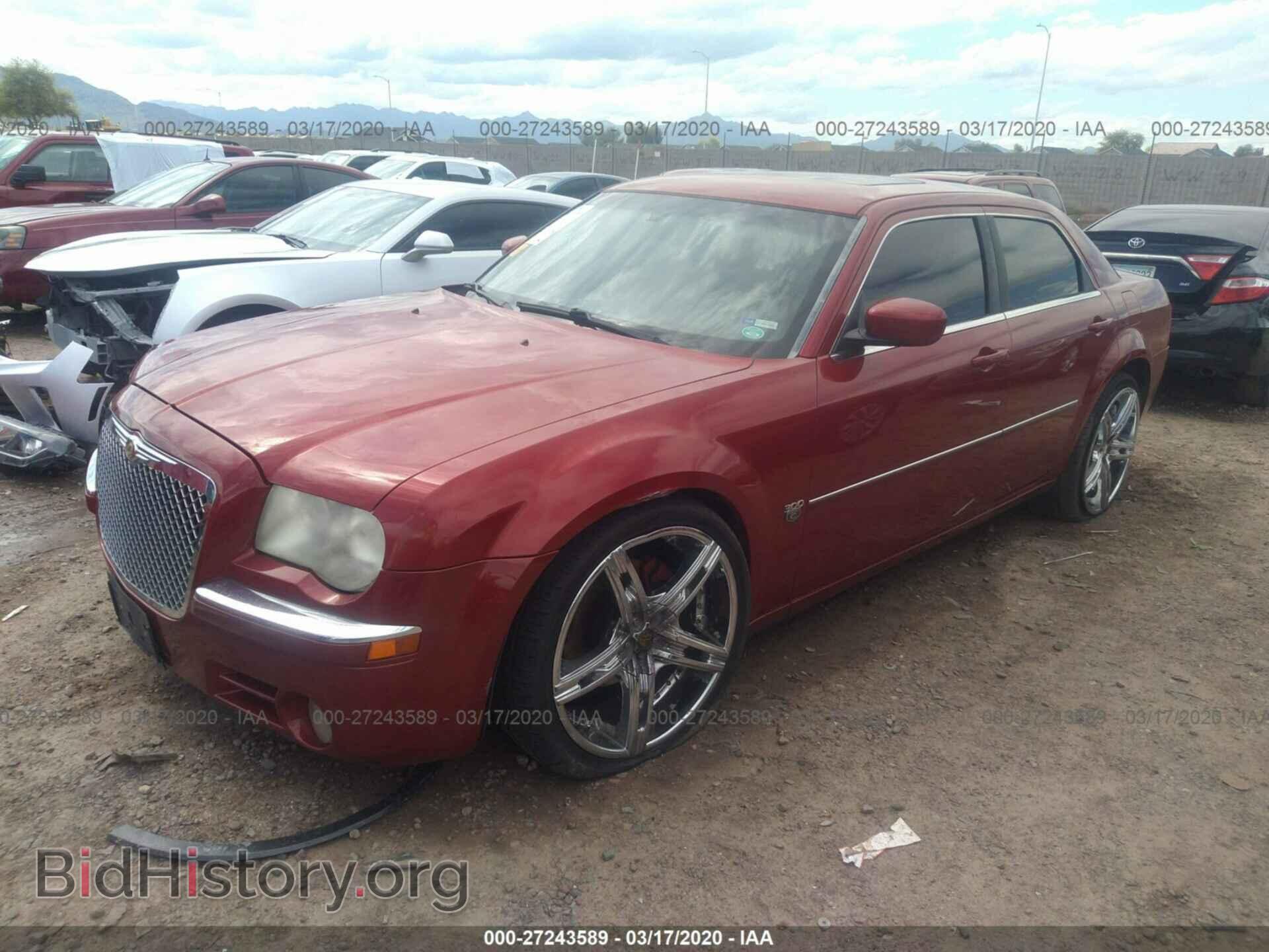 2007 CHRYSLER 300C - VIN: 2C3KA63H17H898127 - Фото 2