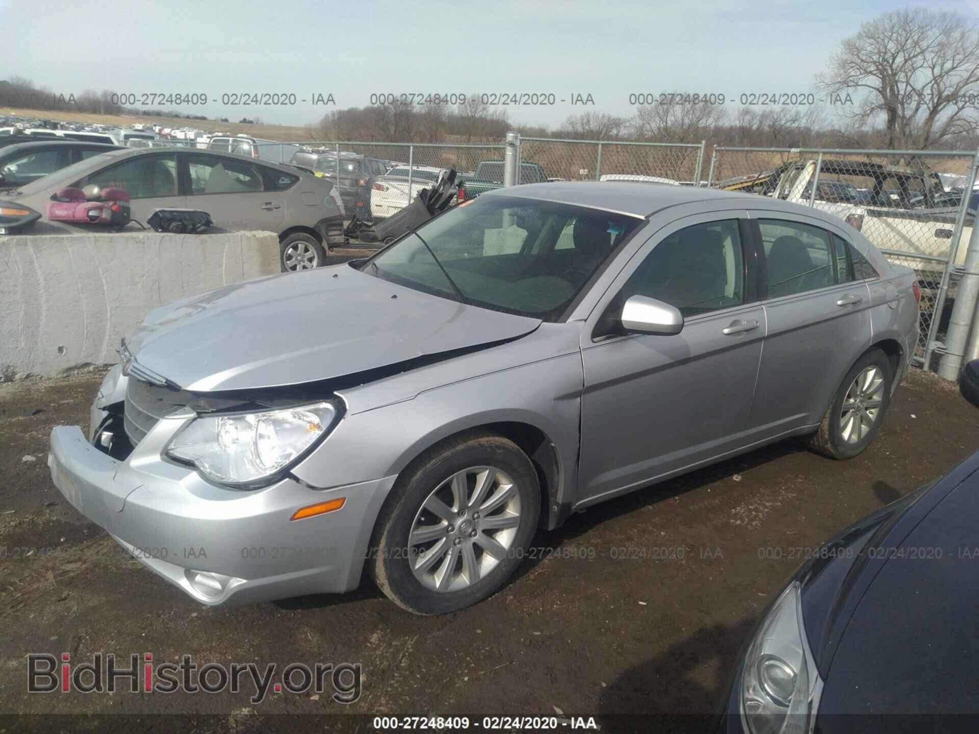 2010 CHRYSLER SEBRING - VIN: 1C3CC5FBXAN208180 - Фото 2