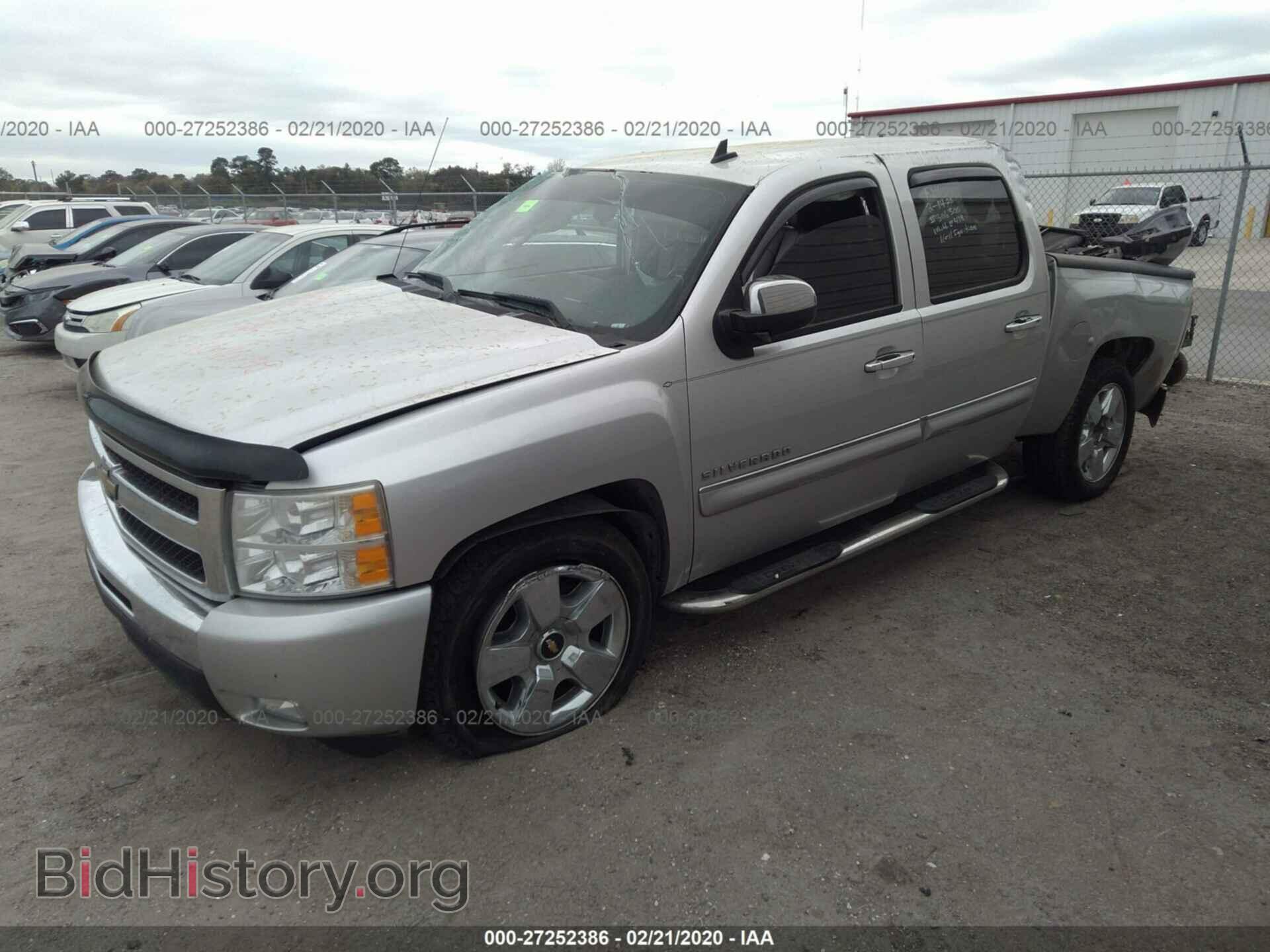 2011 CHEVROLET SILVERADO - VIN: 3GCPCSE04BG272804 - Фото 2