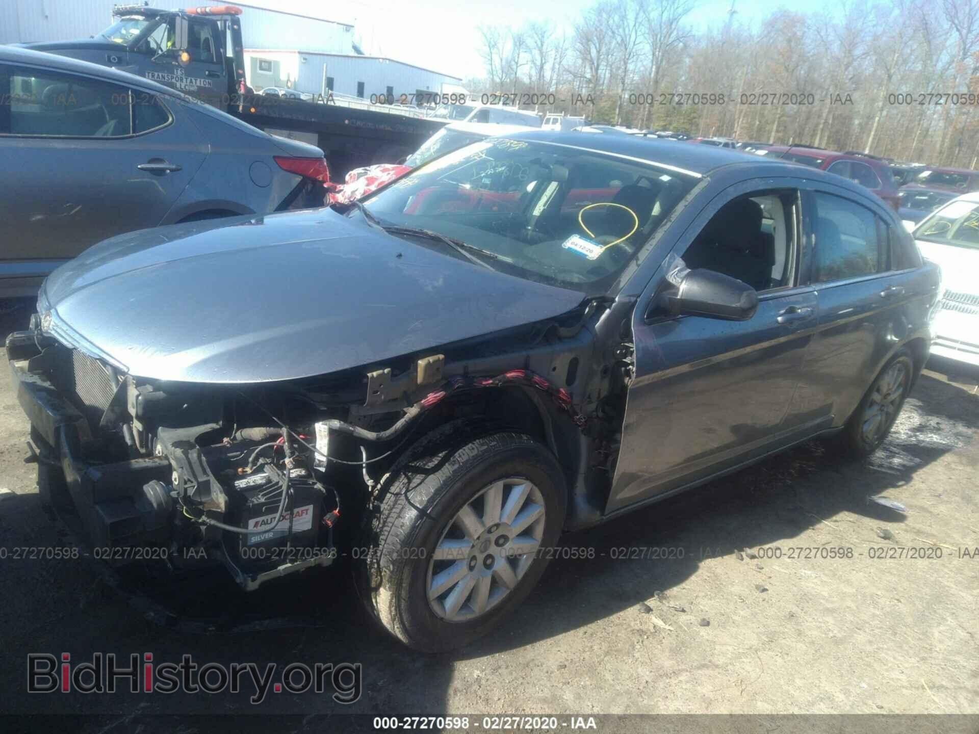 2010 CHRYSLER SEBRING - VIN: 1C3CC4FB5AN173879 - Фото 2