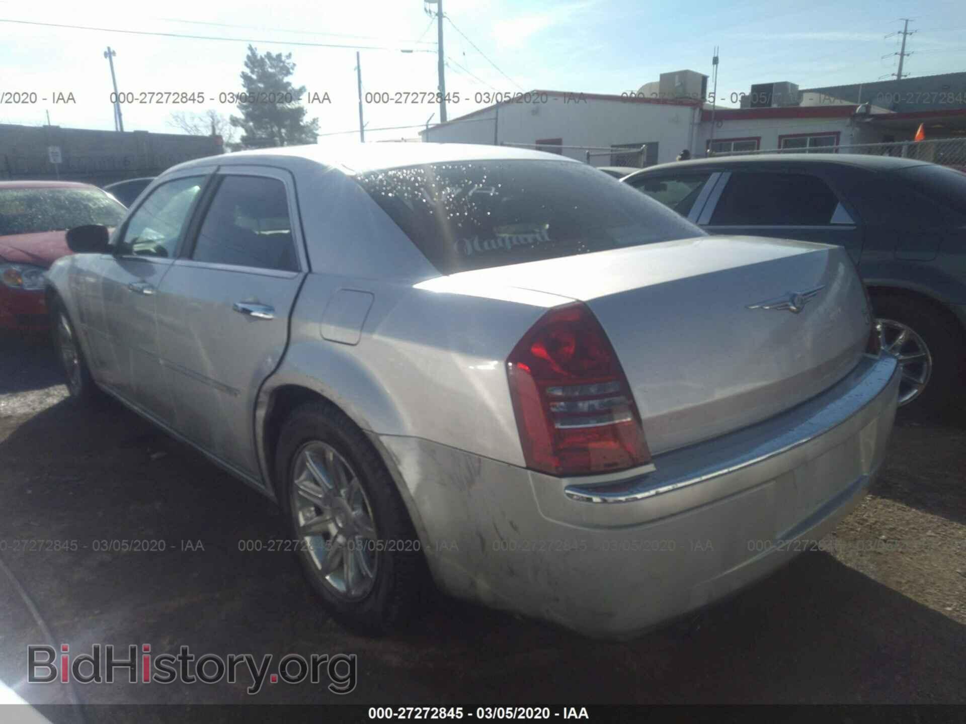 2005 CHRYSLER 300C - VIN: 2C3JA63HX5H111037 - Фото 3