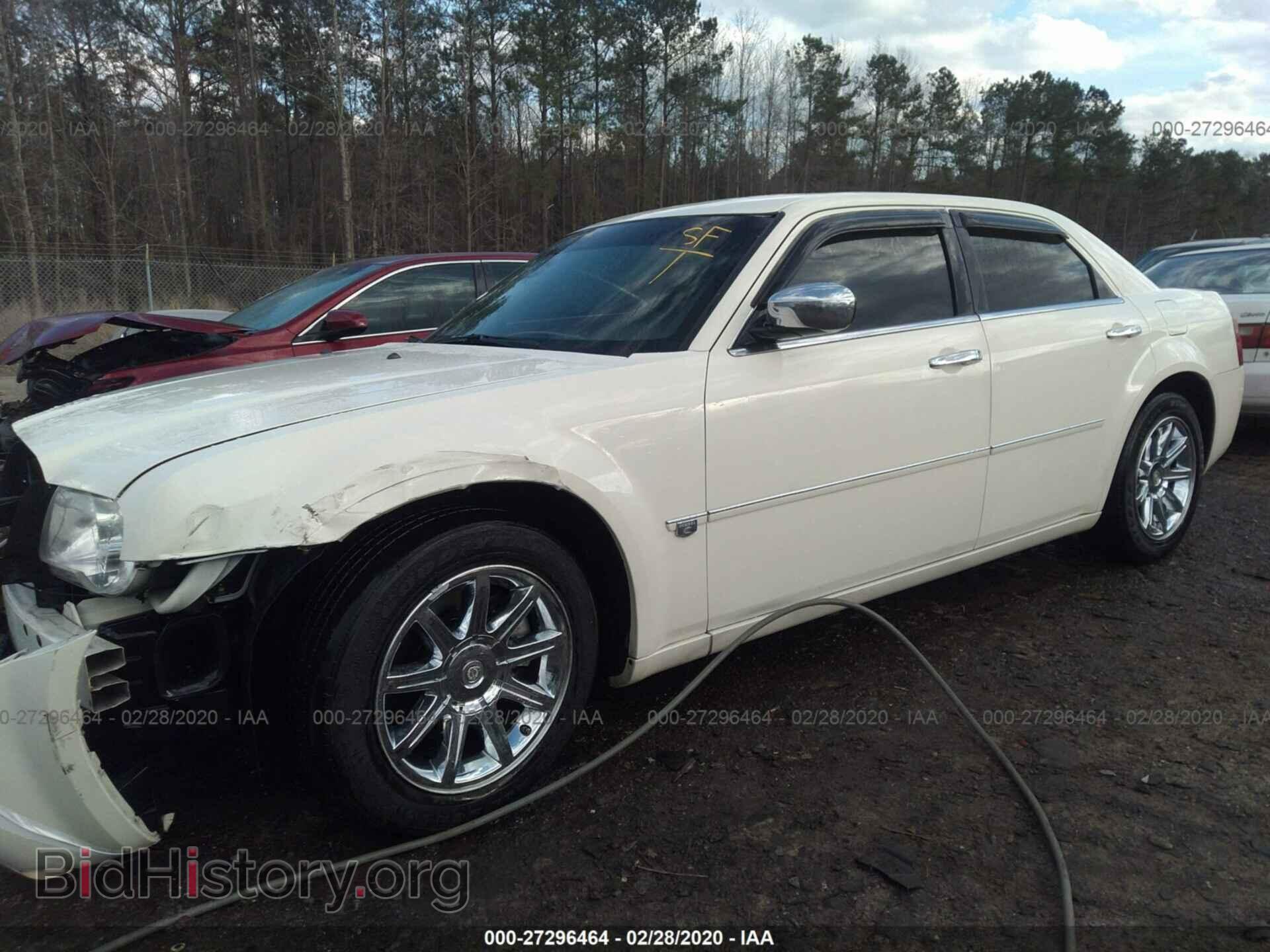 2006 CHRYSLER 300C - VIN: 2C3KA63H66H237028 - Фото 2