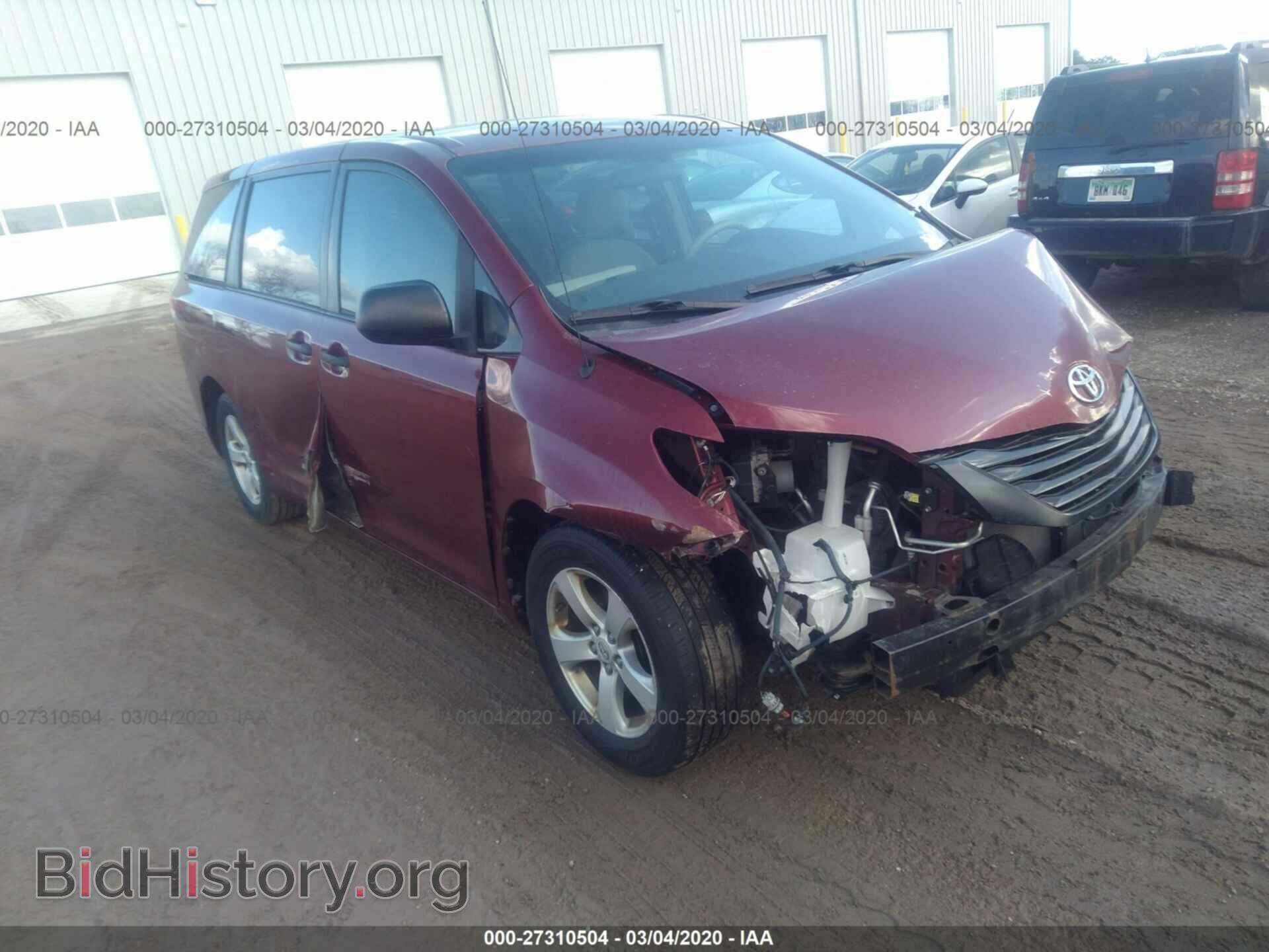 Photo 5TDKA3DC8BS004096 - TOYOTA SIENNA 2011