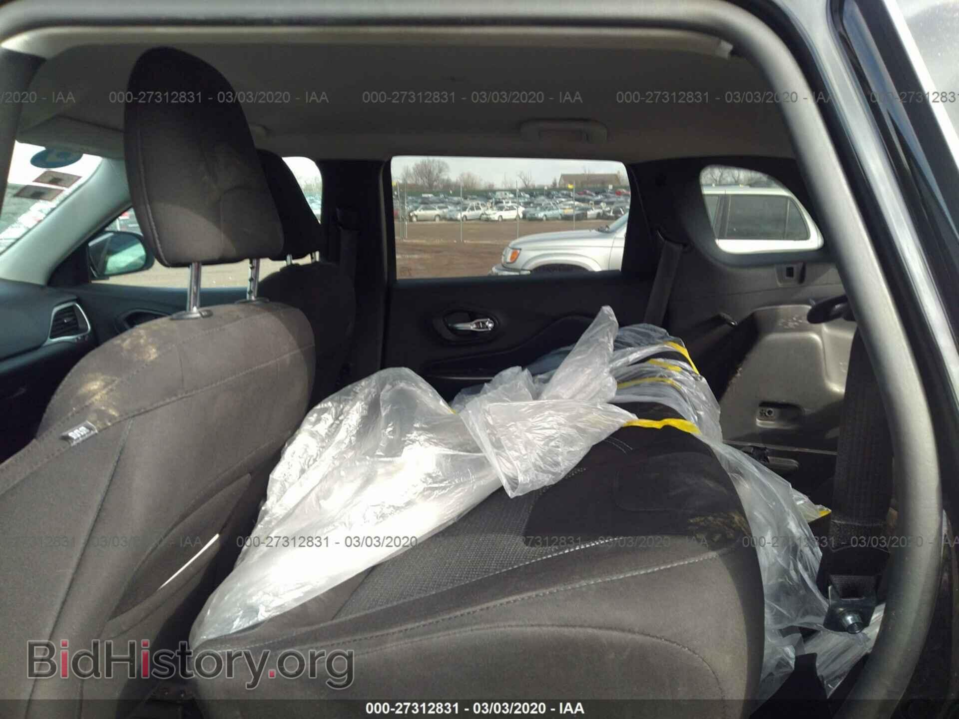2019 JEEP CHEROKEE - VIN: 1C4PJLCB5KD366686 - Photo 8