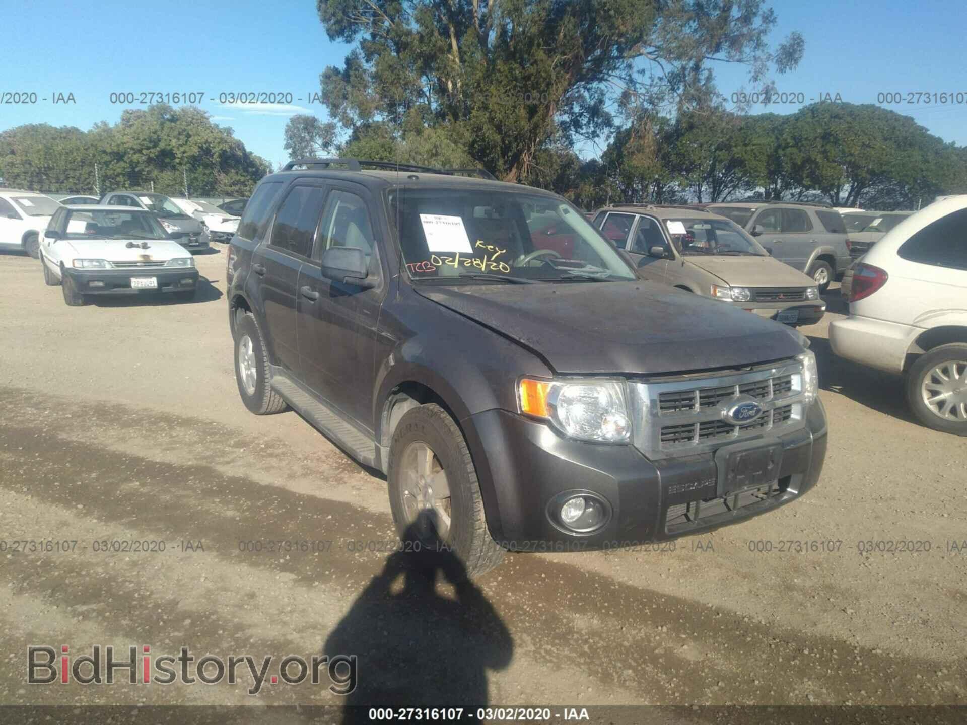Фотография 1FMCU0D77BKA08463 - FORD ESCAPE 2011