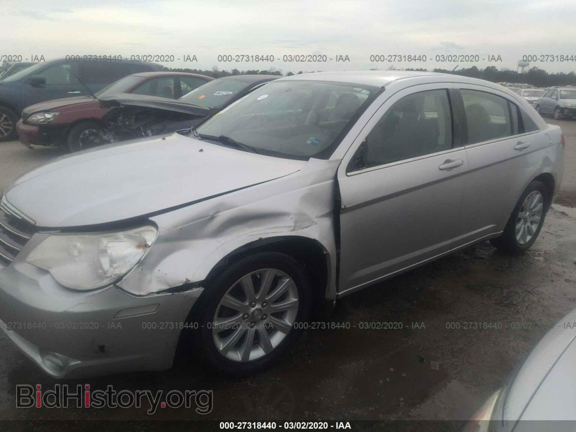 2010 CHRYSLER SEBRING - VIN: 1C3CC5FB8AN224099 - Фото 2