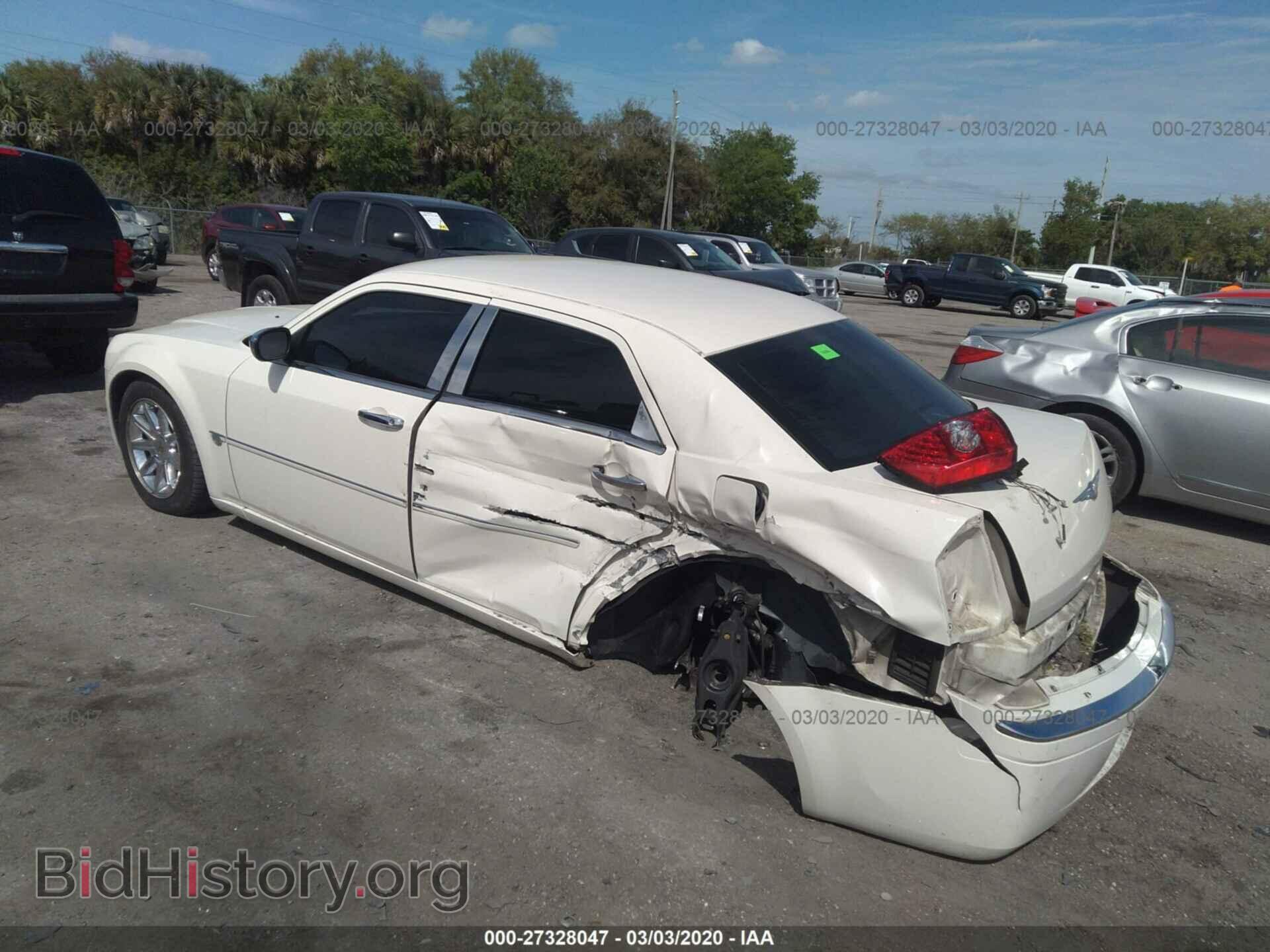 2006 CHRYSLER 300C - VIN: 2C3KA63H66H130075 - Фото 3