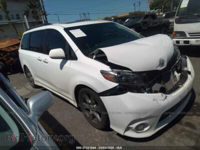 2017 Toyota SIENNA SE, white — VIN 5TDXZ3DC5HS806693, IAAI