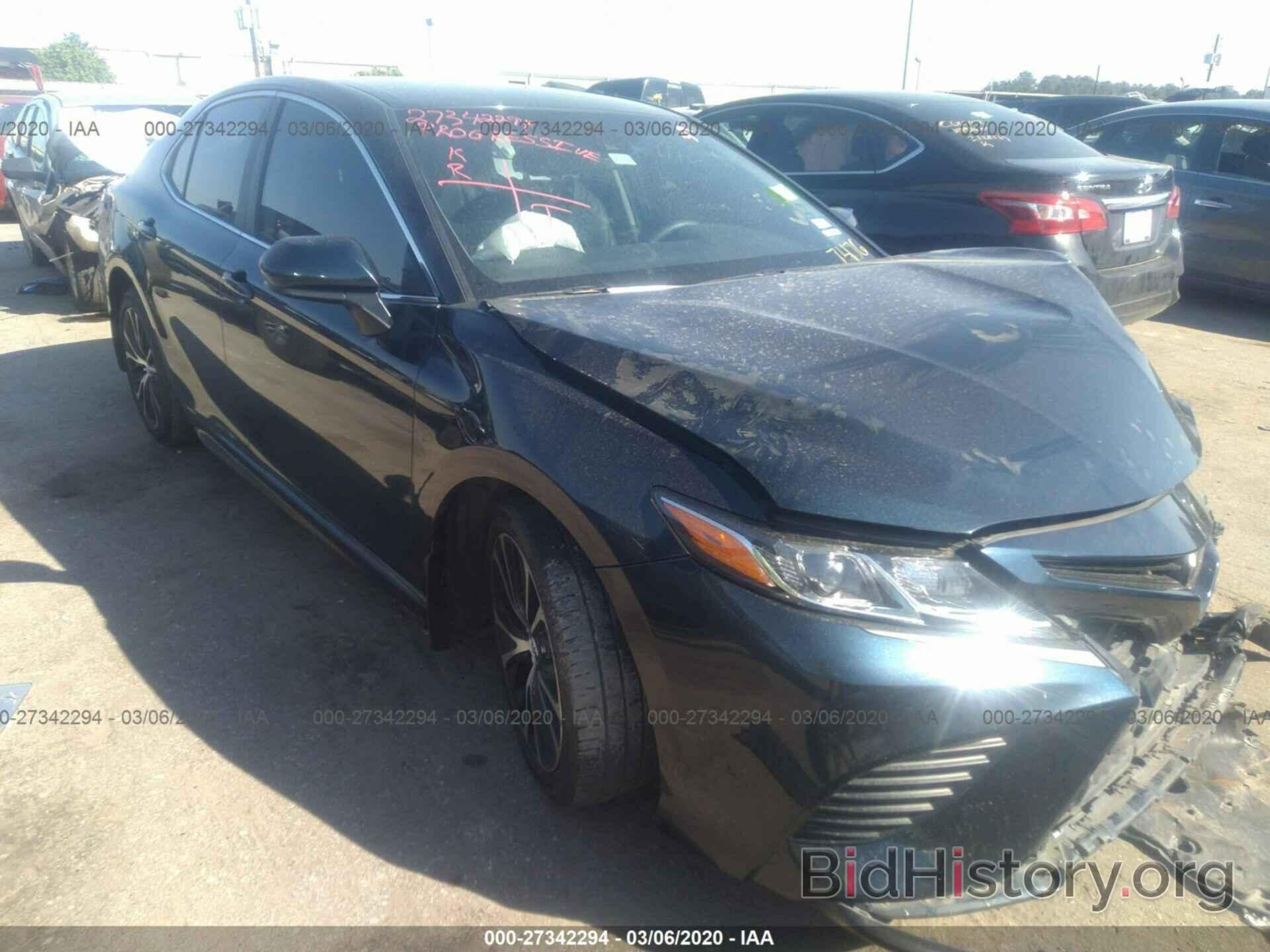 Photo 4T1B11HK1JU657476 - TOYOTA CAMRY 2018