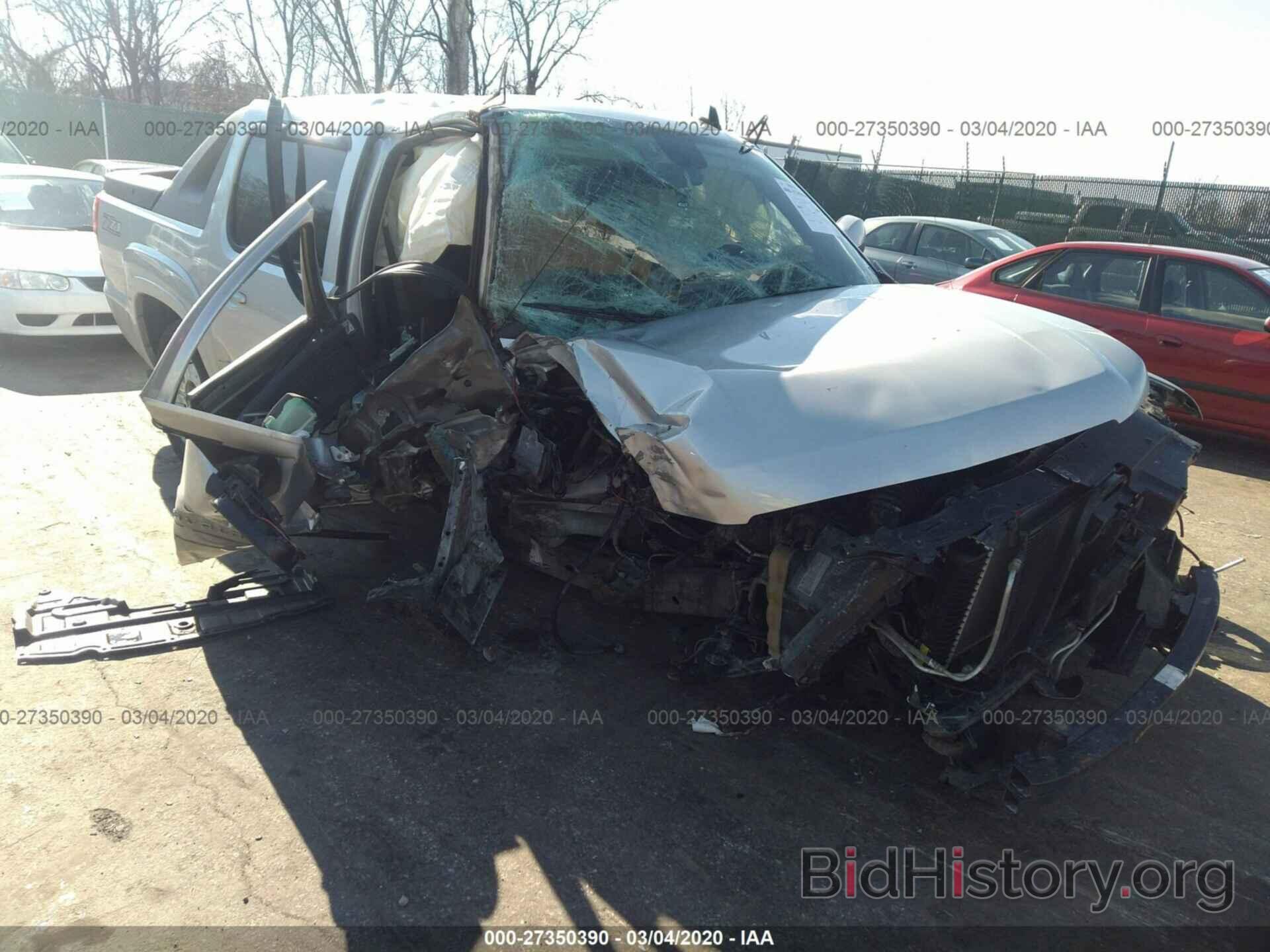 Photo 3GNVKFE06AG266879 - CHEVROLET AVALANCHE 2010