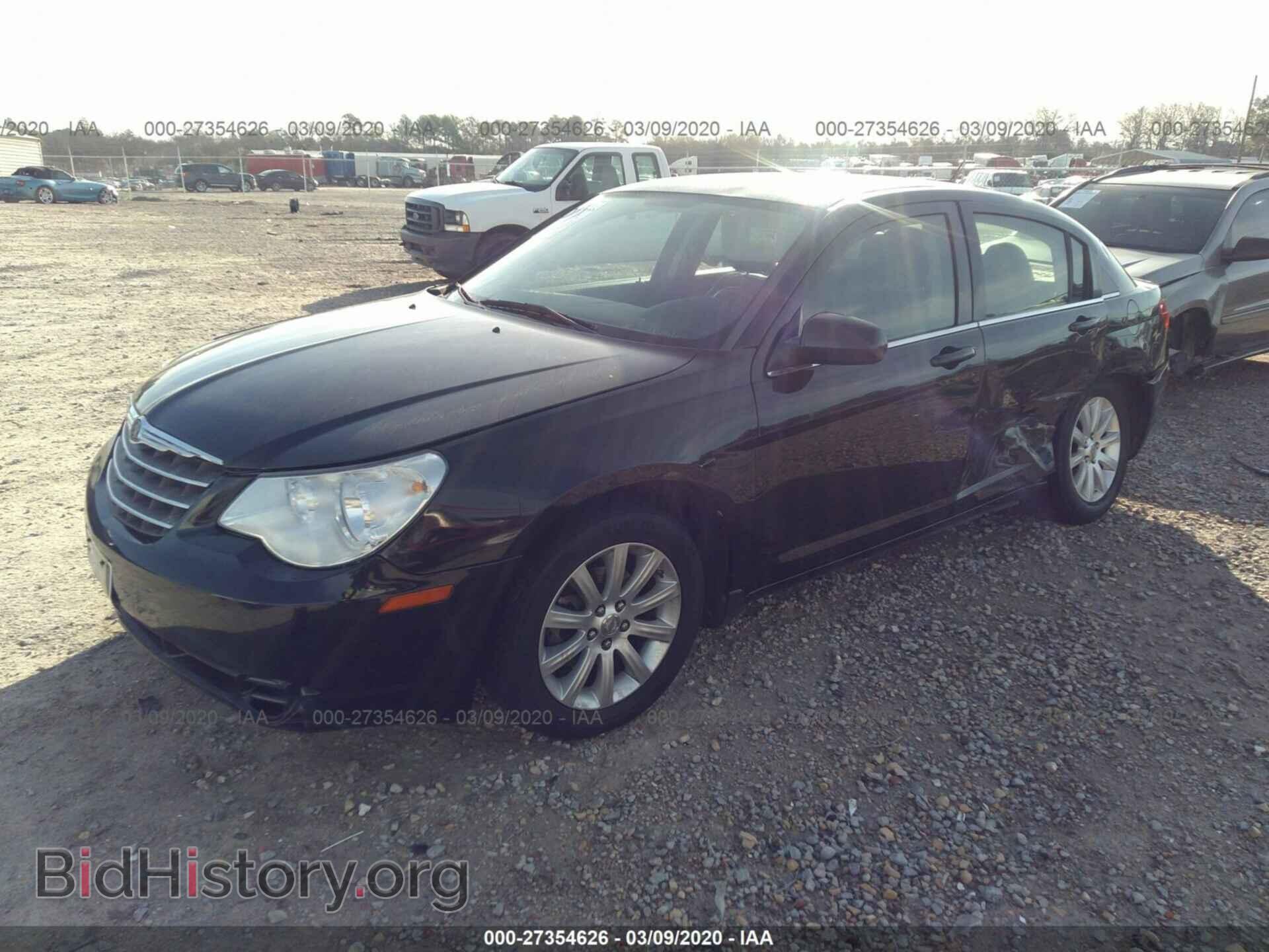 2010 CHRYSLER SEBRING - VIN: 1C3CC5FB2AN217407 - Фото 2