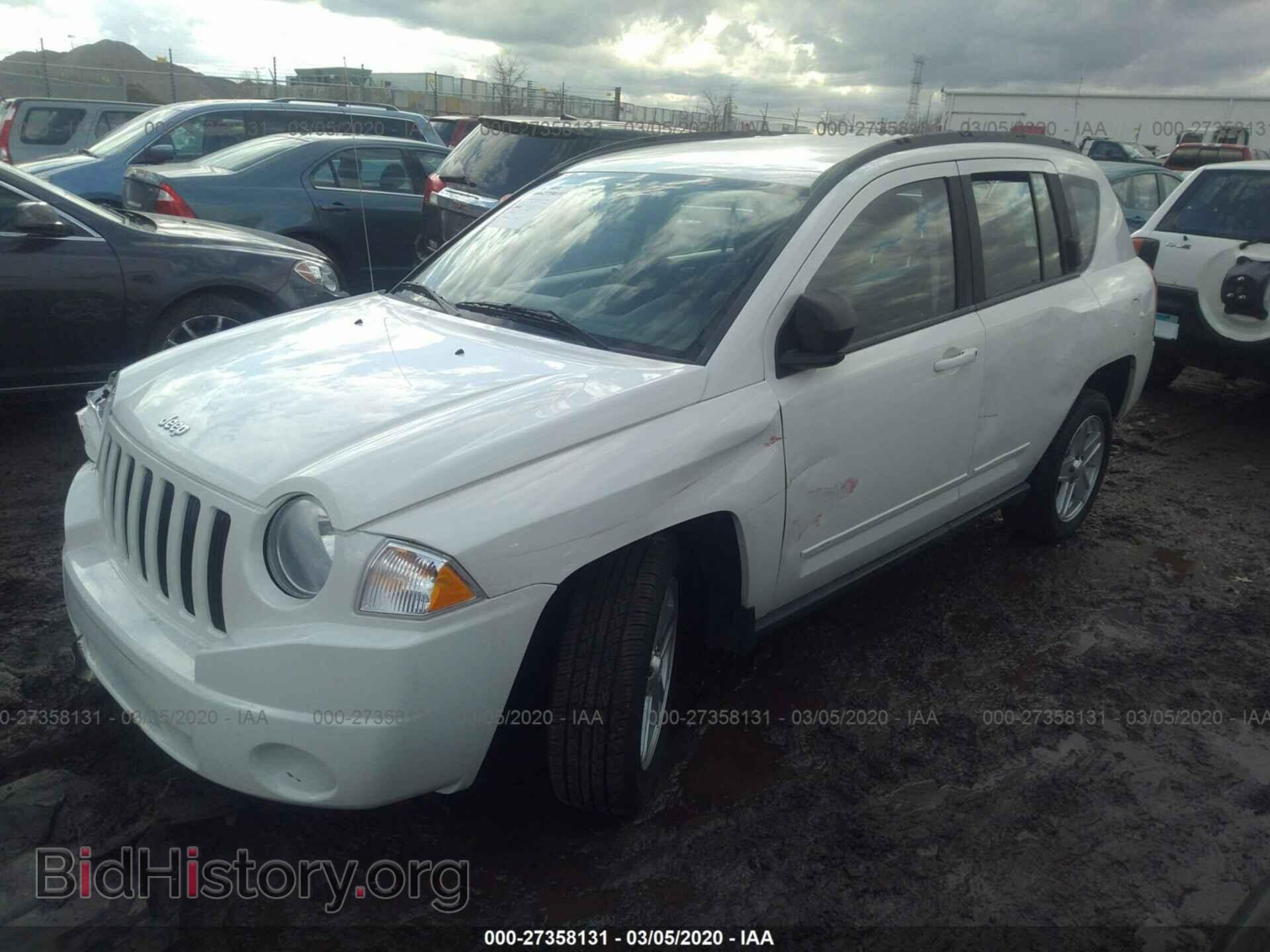 2010 JEEP COMPASS - VIN: 1J4NT4FB6AD558100 - Фото 2
