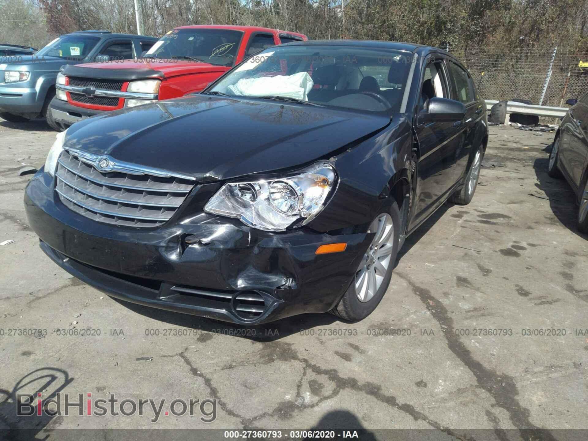 2010 CHRYSLER SEBRING - VIN: 1C3CC5FB1AN213929 - Фото 2