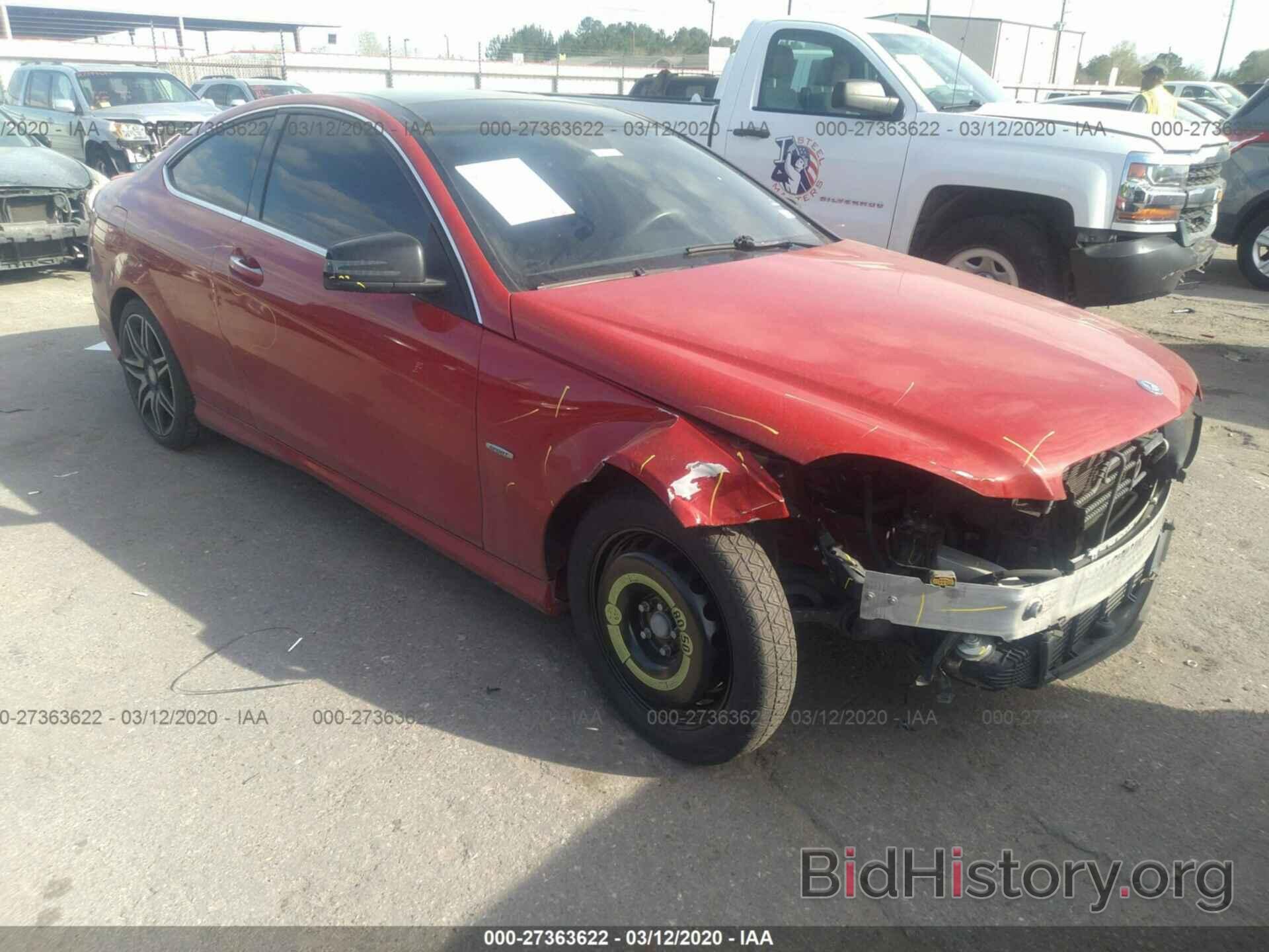 Photo WDDGJ4HB6DG005067 - MERCEDES-BENZ C 2013