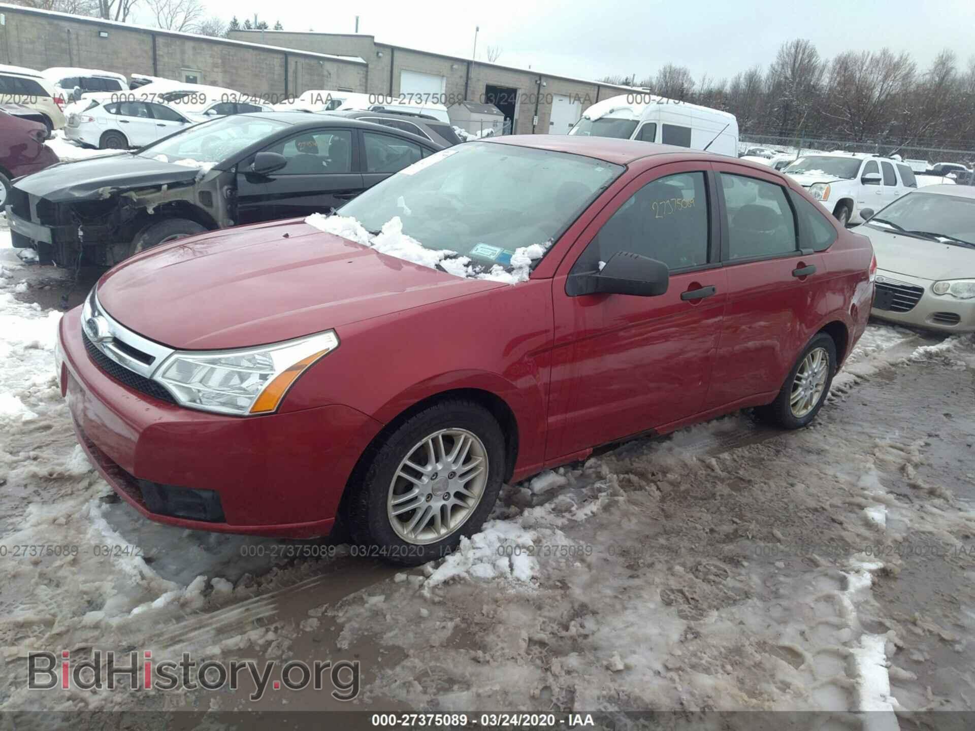 2009 Ford Focus - VIN: 1FAHP35N39W246741 - Фото 2
