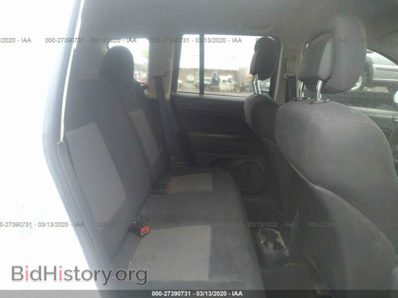 2011 Jeep COMPASS (VIN 1J4NT1FA6BD289216) — photo 8 of 11