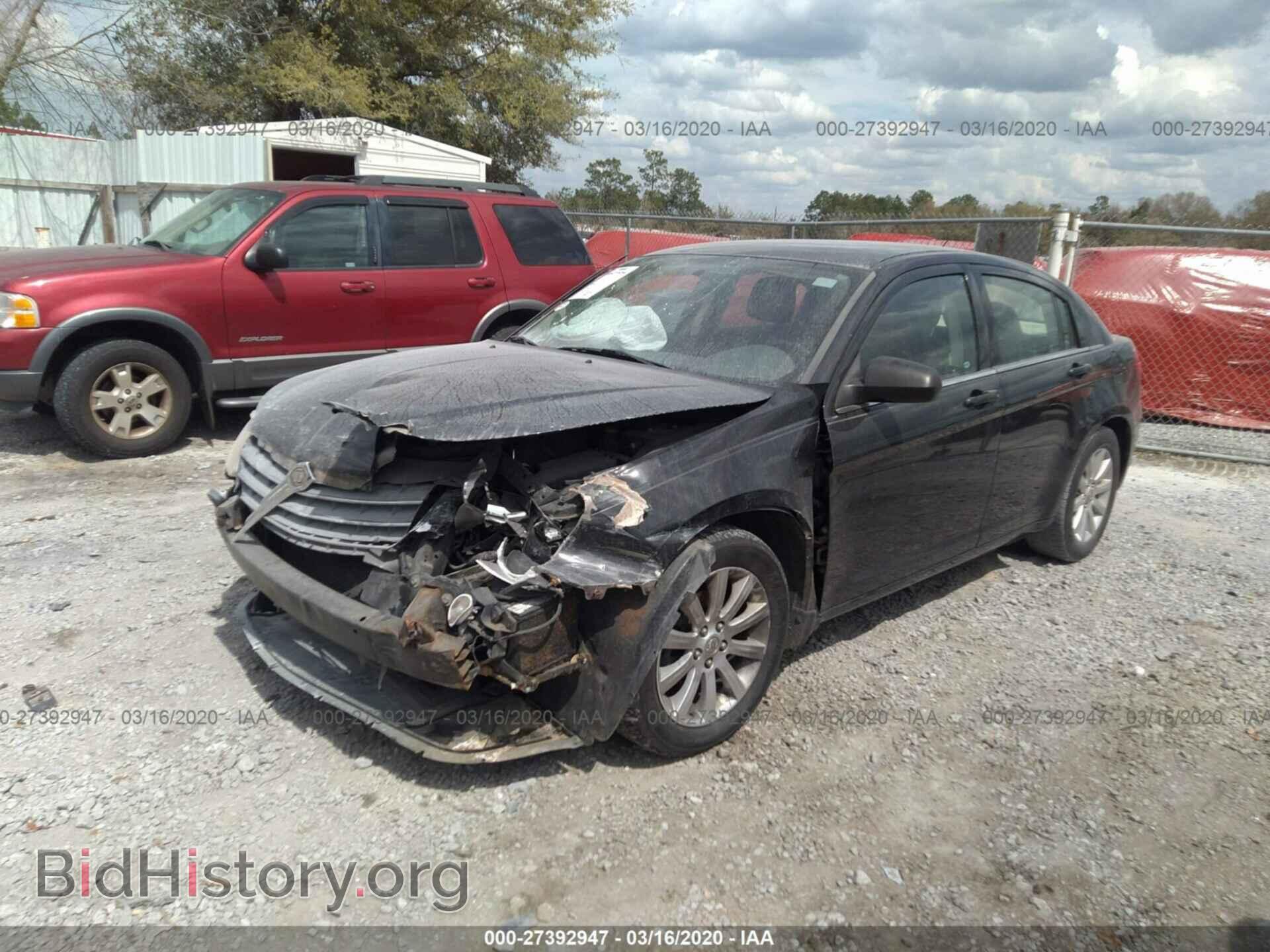 2010 CHRYSLER SEBRING - VIN: 1C3CC5FB9AN234012 - Фото 2