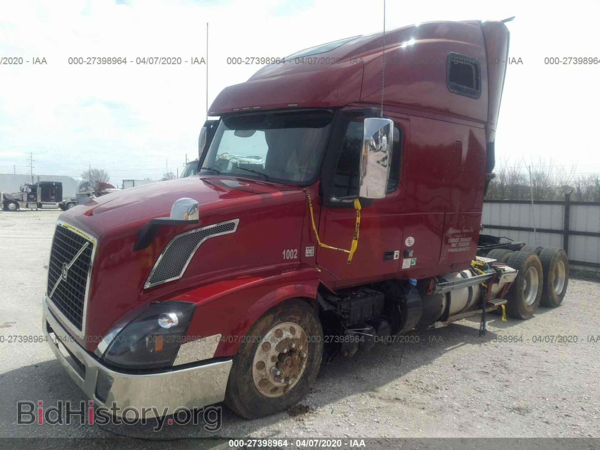 2018 VOLVO VN - VIN: 4V4NC9EJ8JN895572 - Фото 2