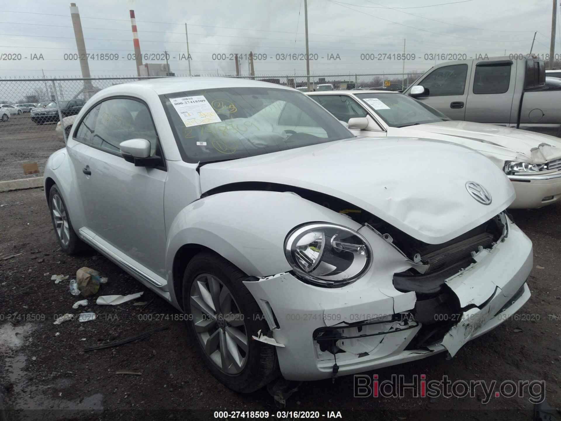 Photo 3VWF17AT0HM624749 - VOLKSWAGEN BEETLE 2017