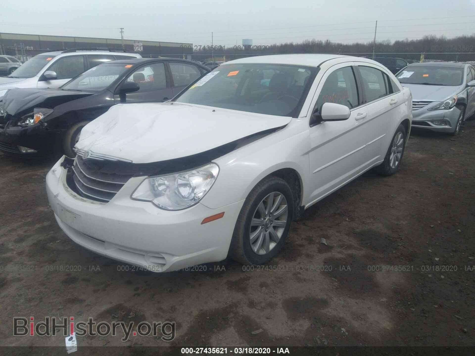 2010 CHRYSLER SEBRING - VIN: 1C3CC5FD1AN194543 - Фото 2