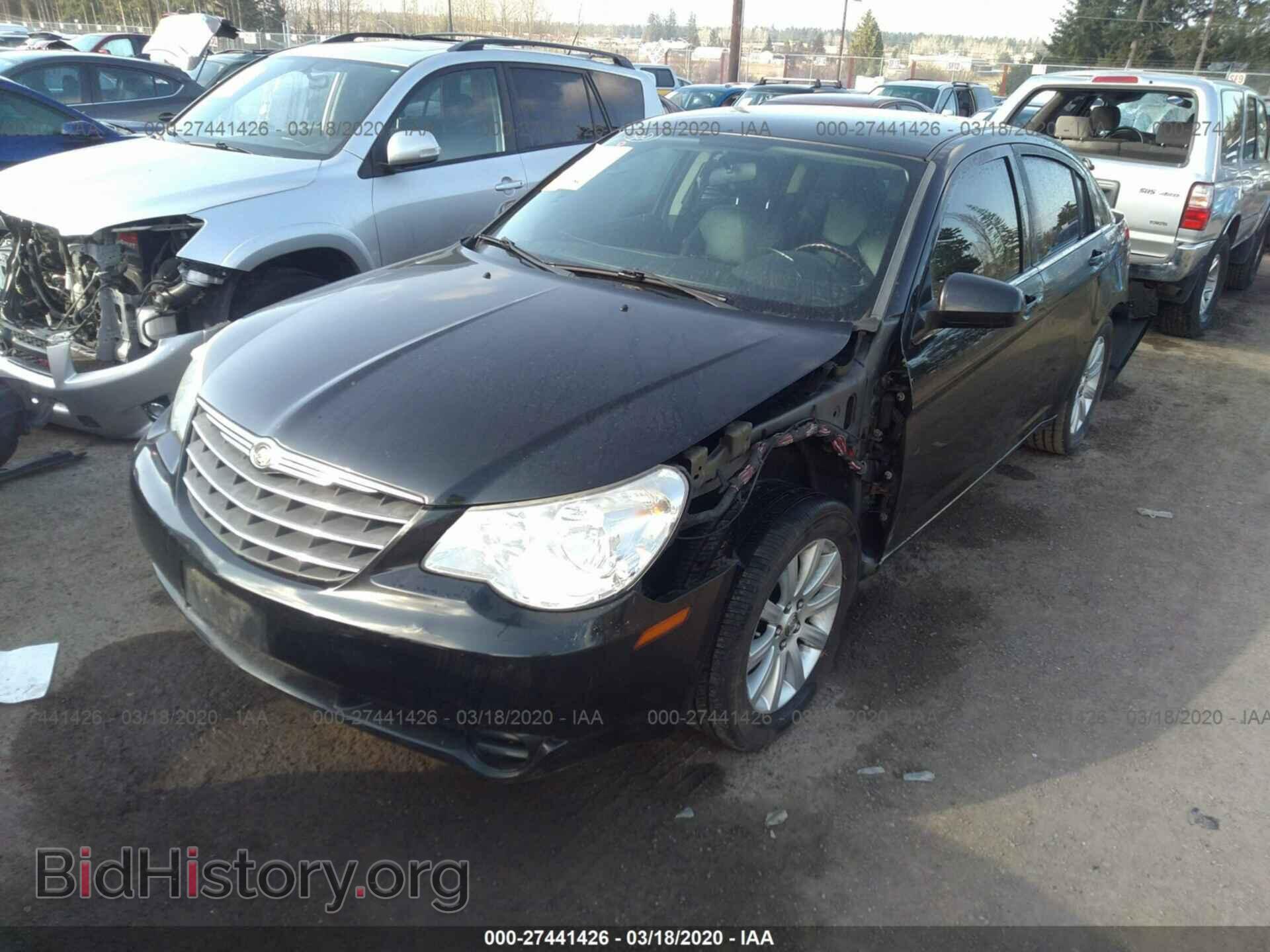 2010 CHRYSLER SEBRING - VIN: 1C3CC5FB7AN213675 - Фото 2