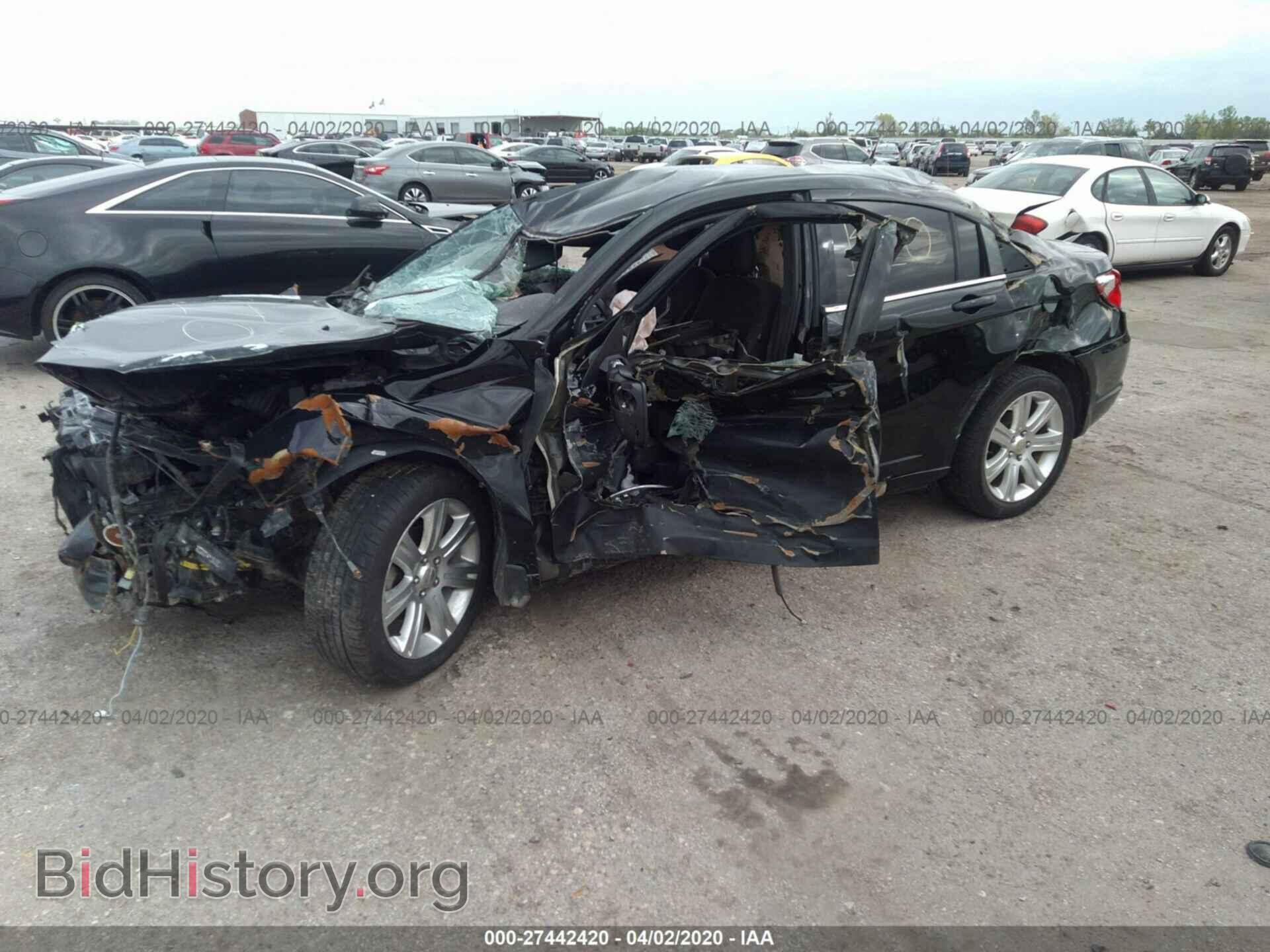 2012 CHRYSLER 200 - VIN: 1C3CCBBBXCN205755 - Фото 2