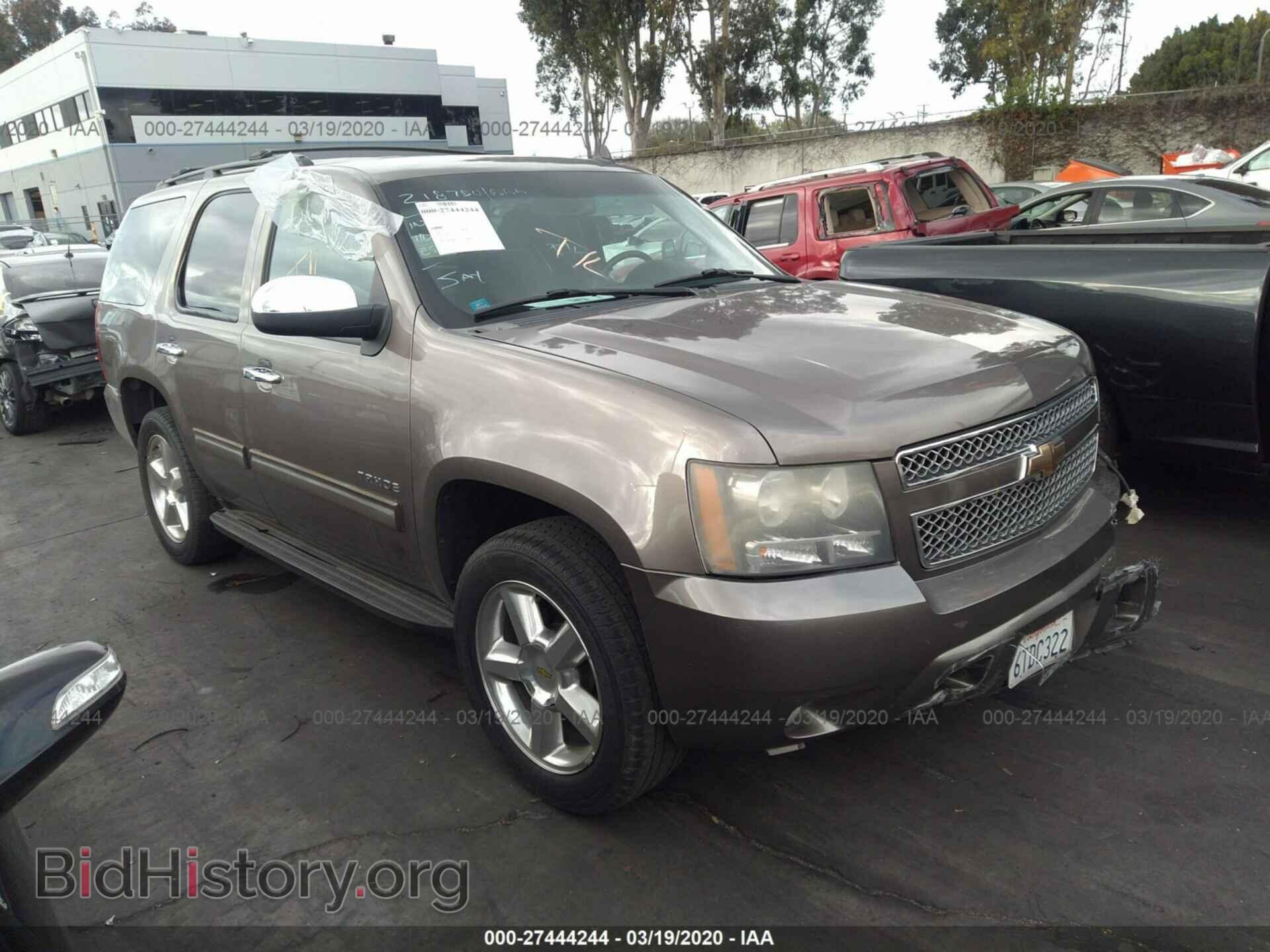 Photo 1GNSCAE01BR351066 - CHEVROLET TAHOE 2011